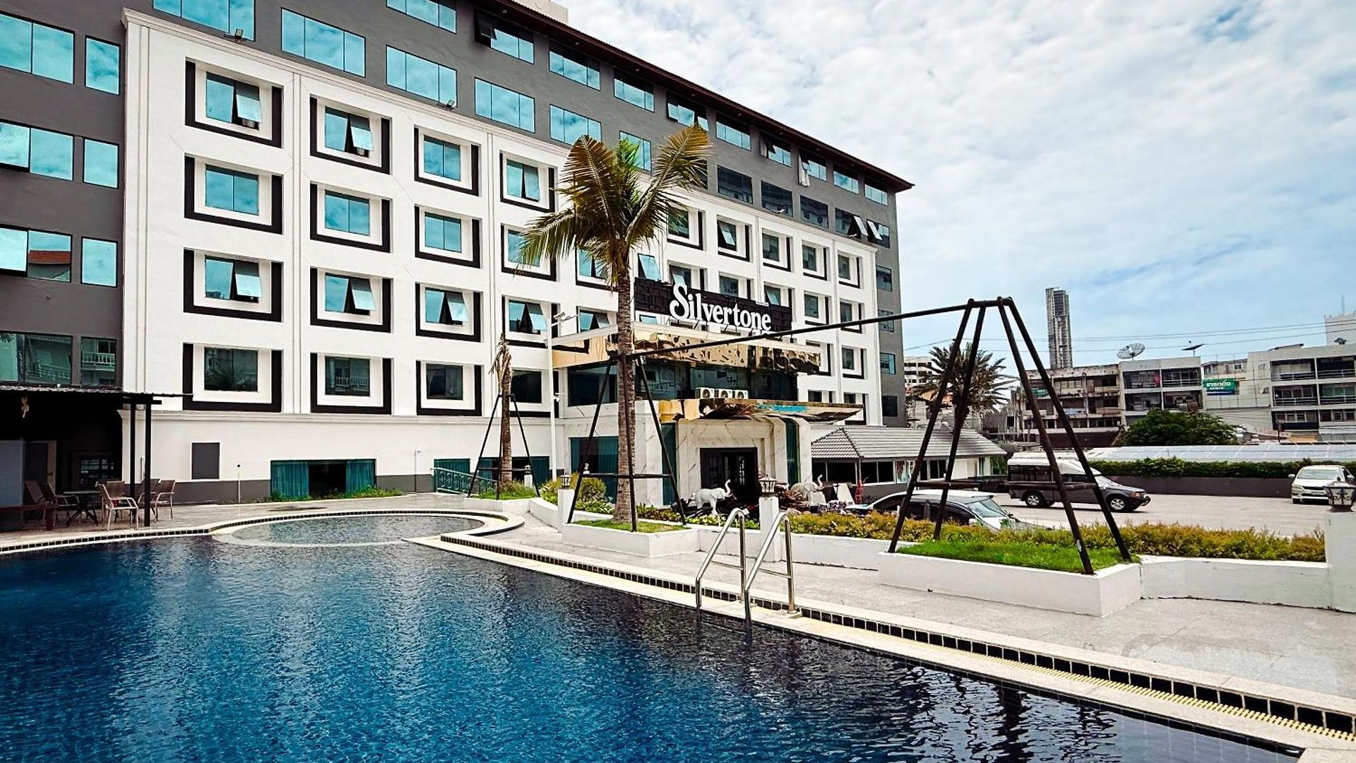 Silvertone Hotel