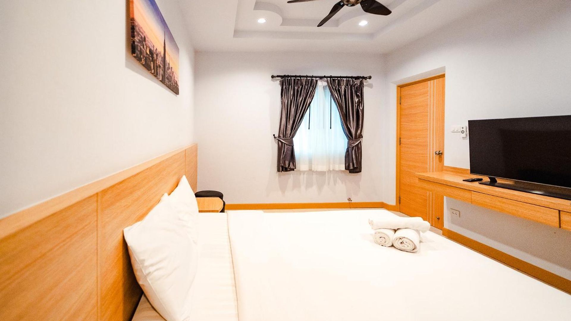 Lagoon 8bhk Luxury Pool Villa *
