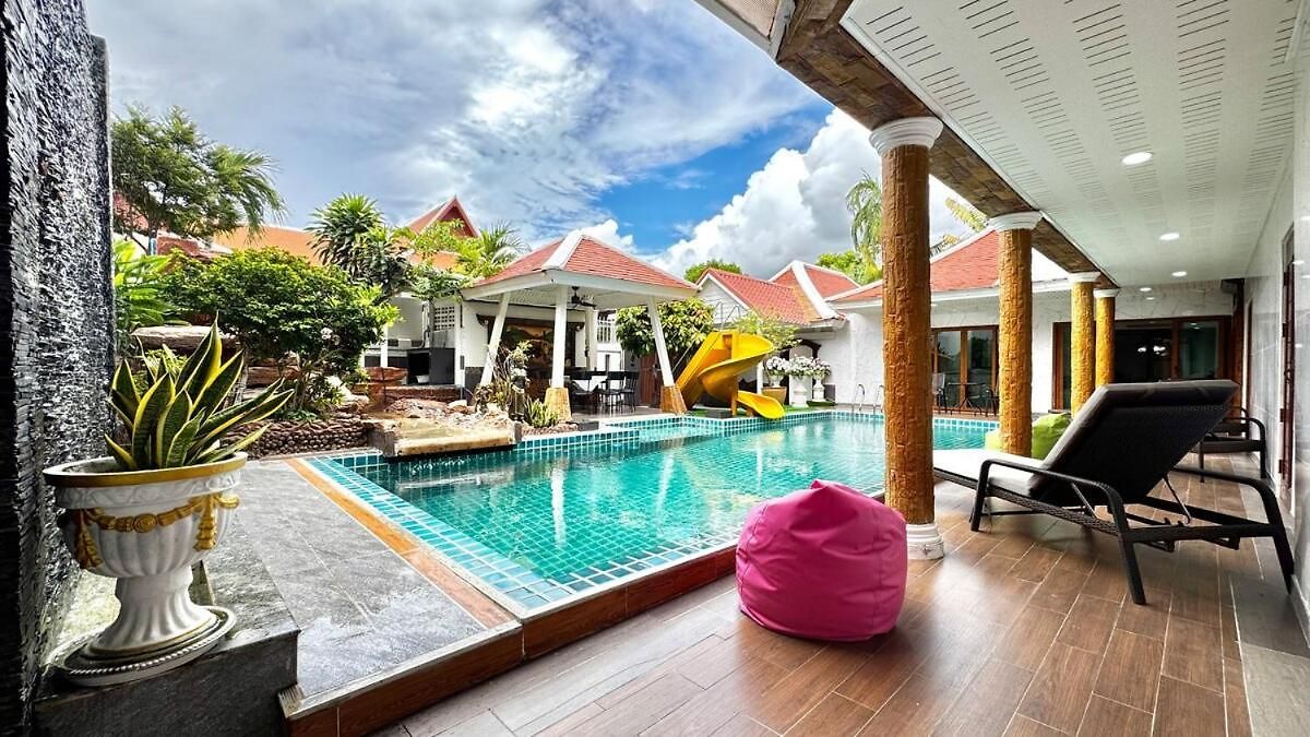 Luxury 5 Bedroom Thaibali Near Walking Street Villa Pattaya
