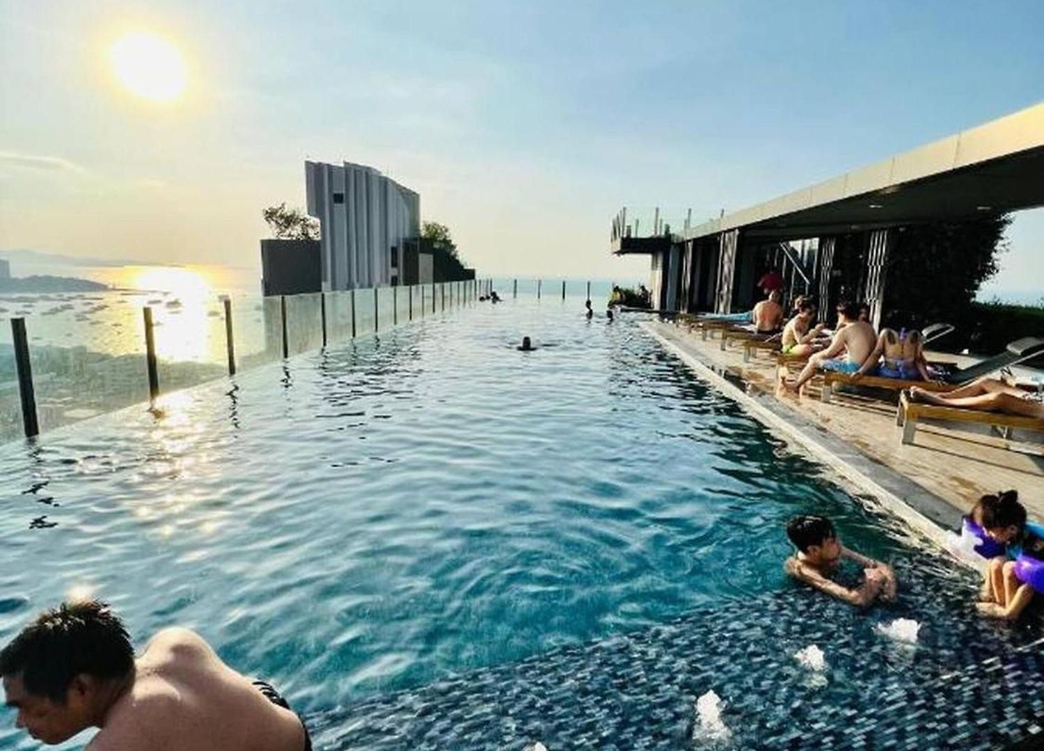 Comfortable With Great Swimming Pool *