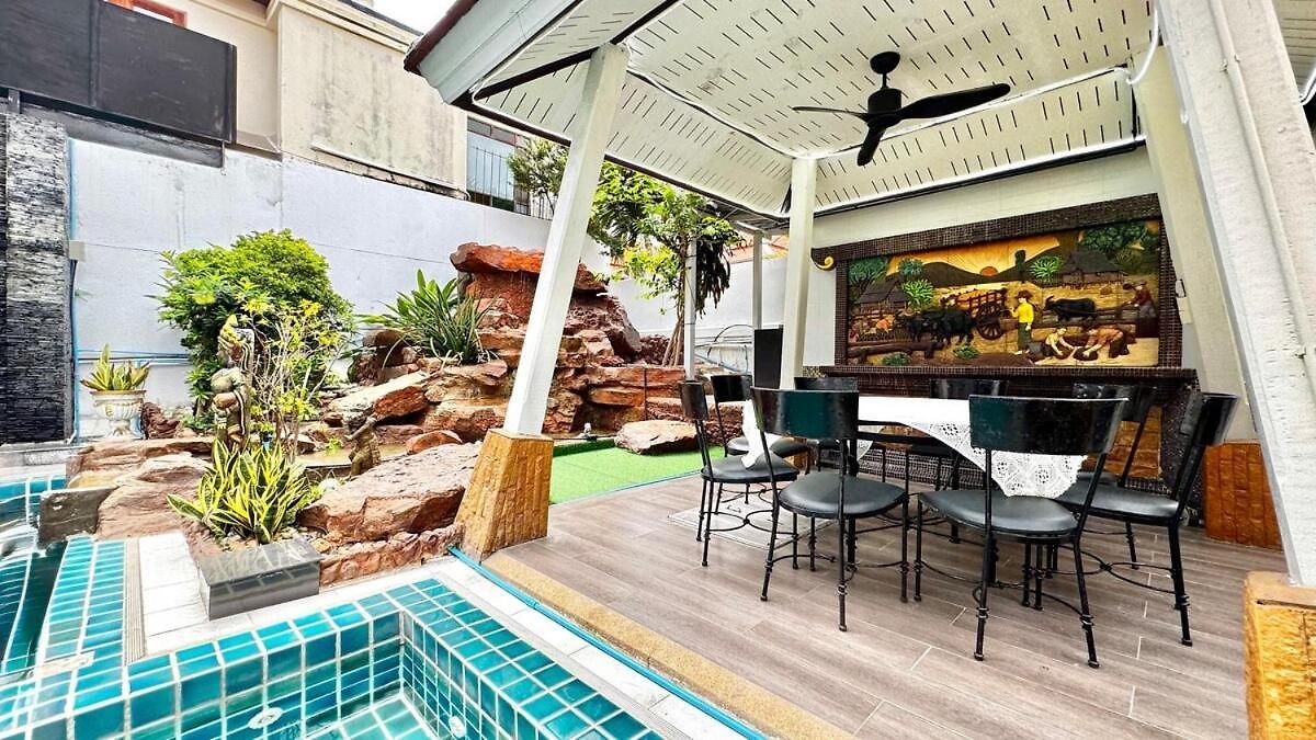 Luxury 5 Bedroom Thaibali Near Walking Street Villa Pattaya