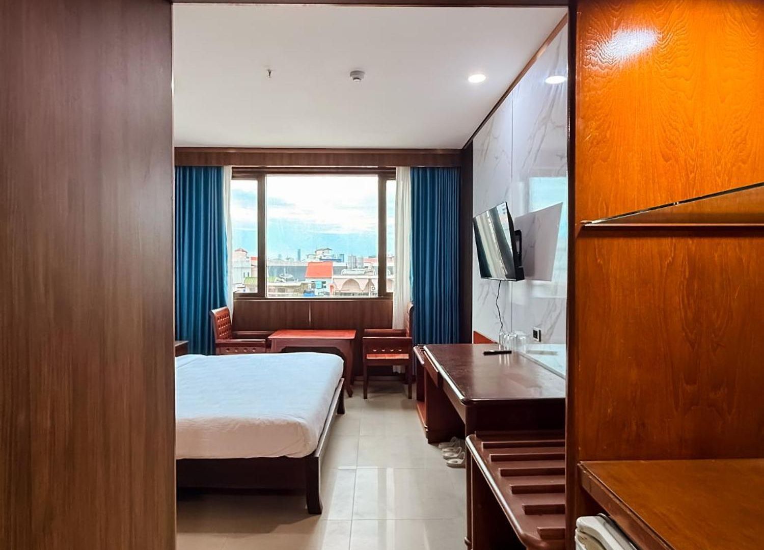 Silvertone Hotel