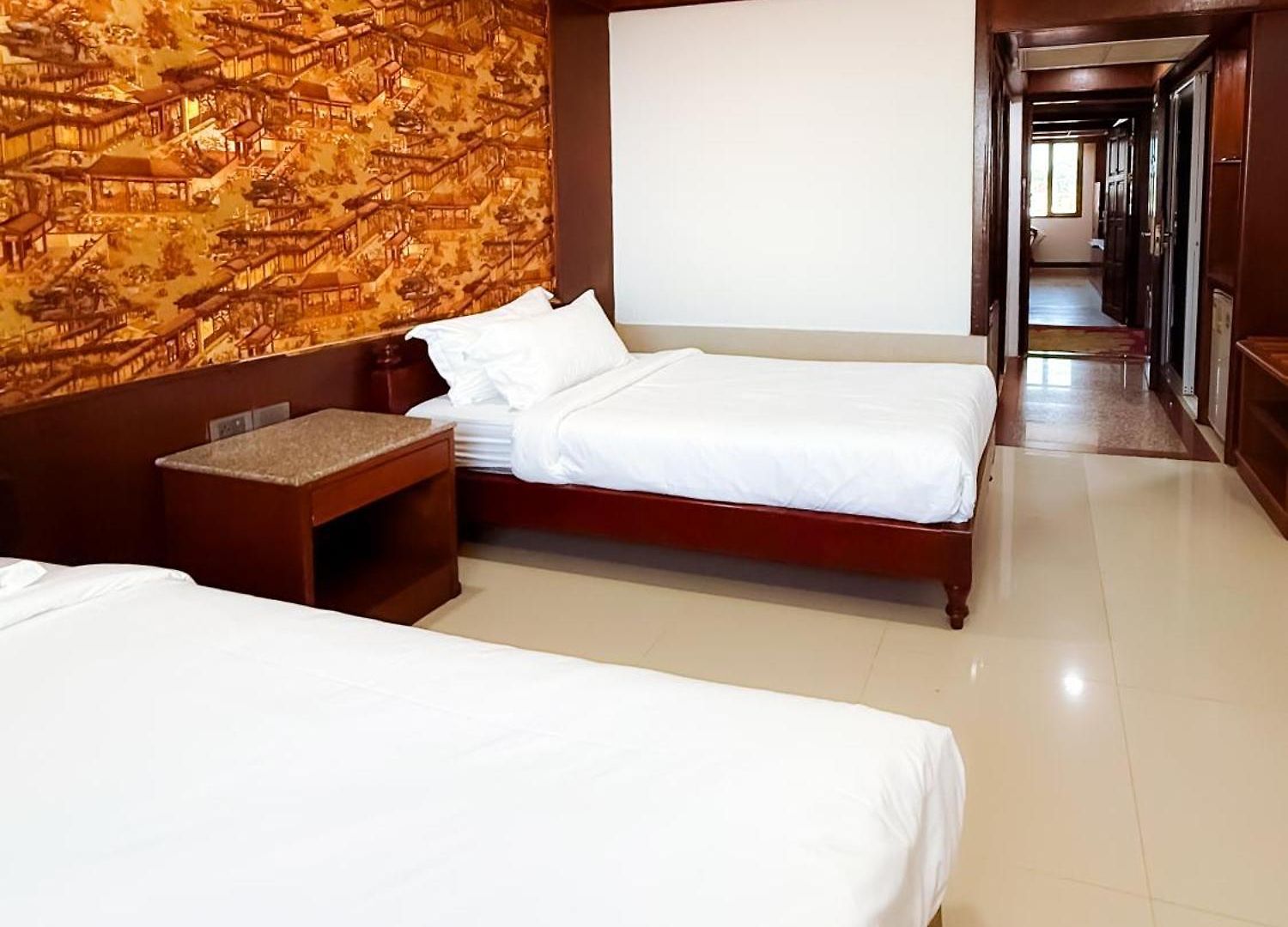 Hotel Silvertone