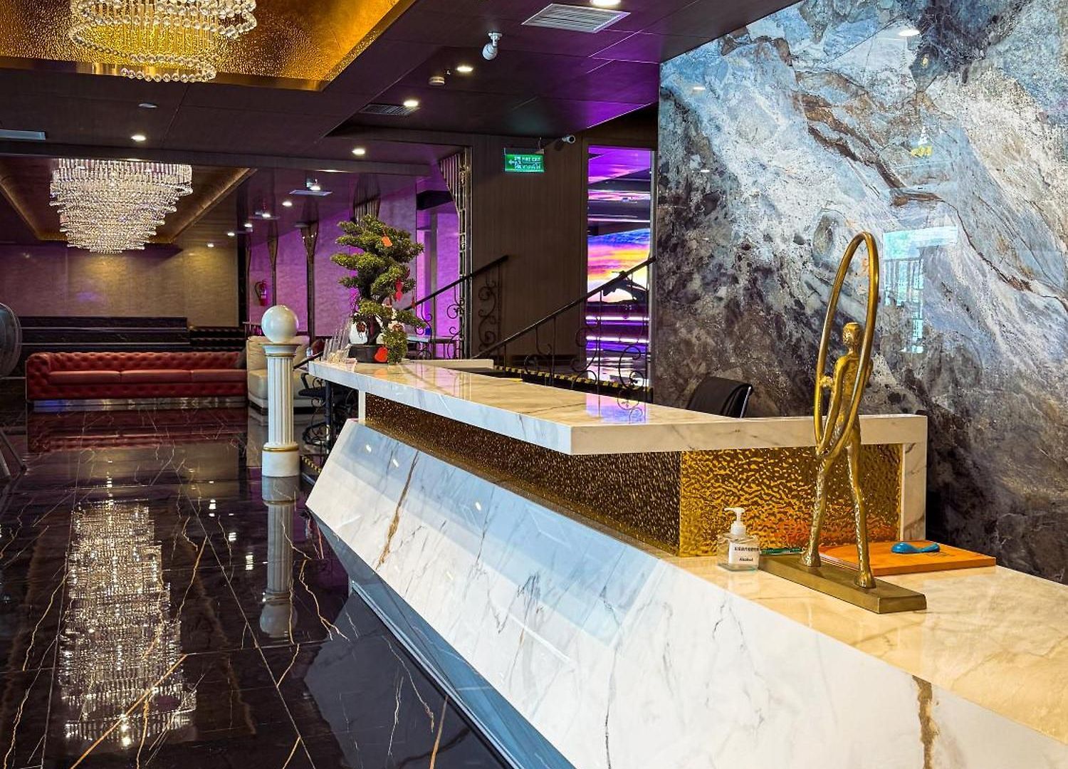 Hotel Silvertone