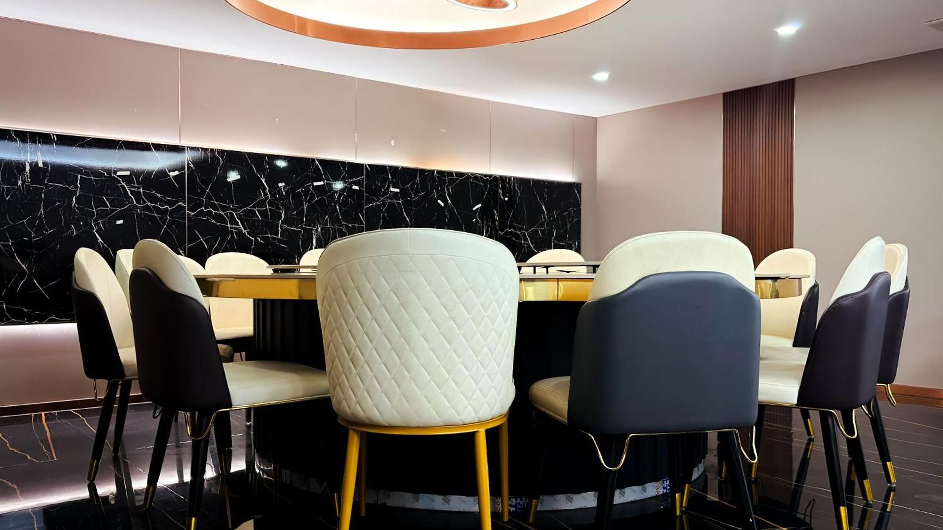 Silvertone Hotel 4*