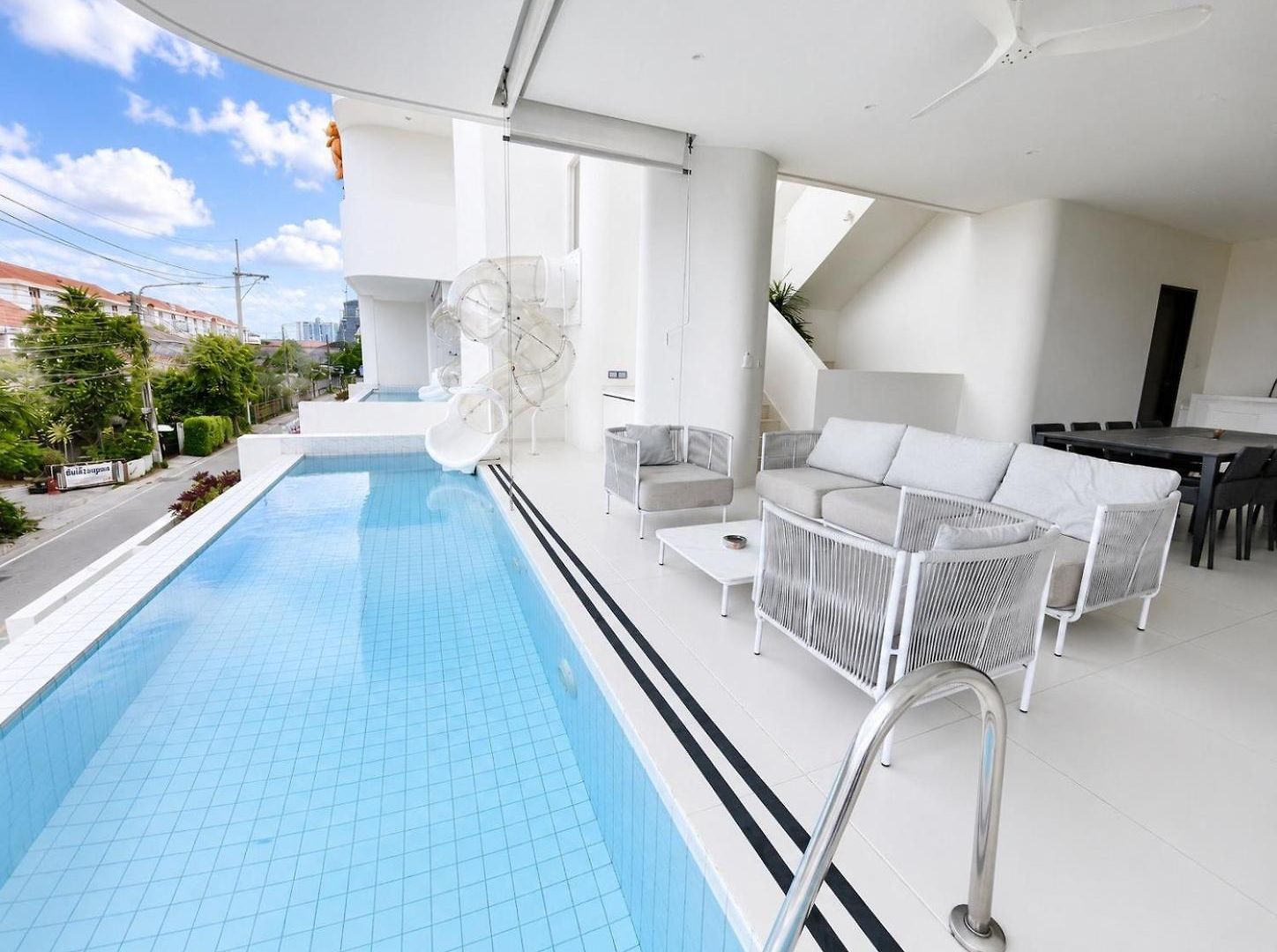 Happy House Pool Villa *