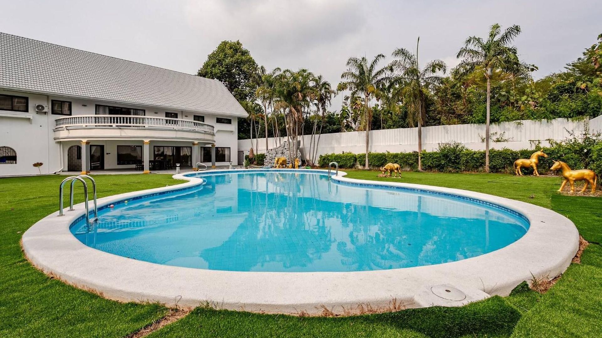 Luxury 5 Bedroom Private Party Pool * Pattaya