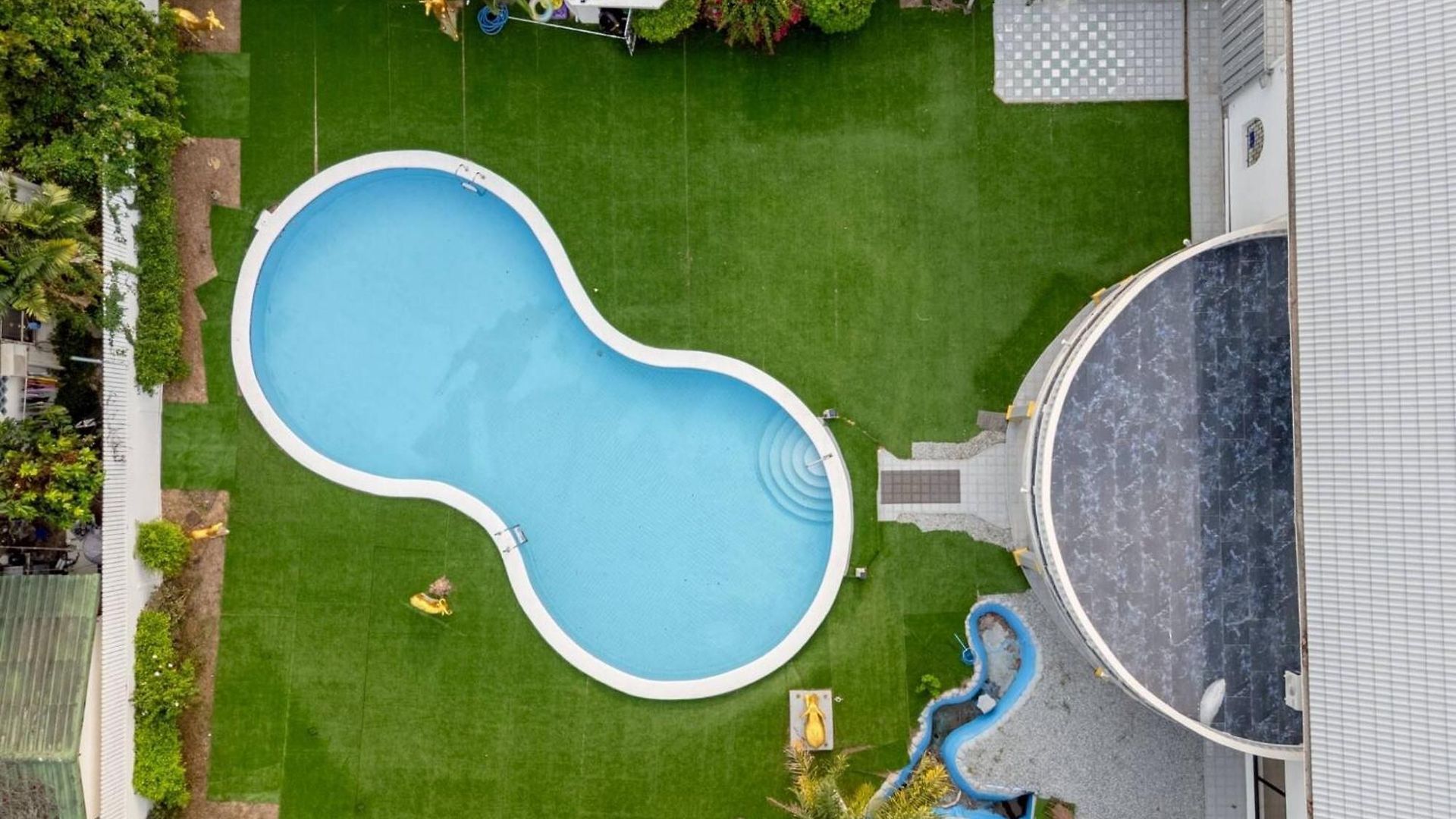 Luxury 5 Bedroom Private Party Pool *