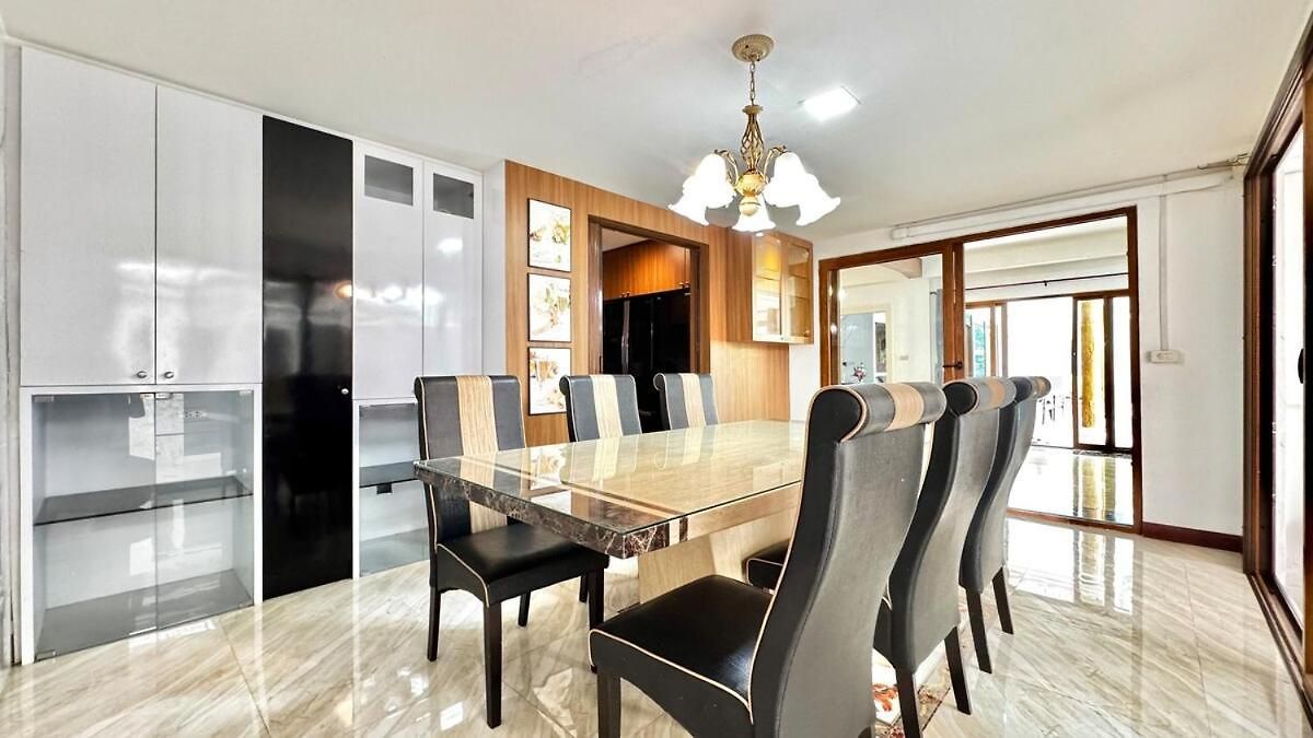 Luxury 5 Bedroom Thaibali Near Walking Street Villa