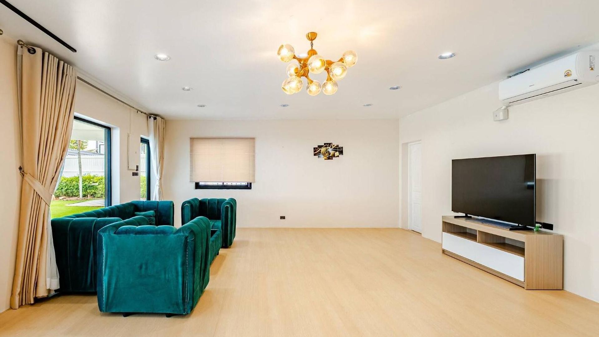 Villa Luxury 5 Bedroom Private Party Pool