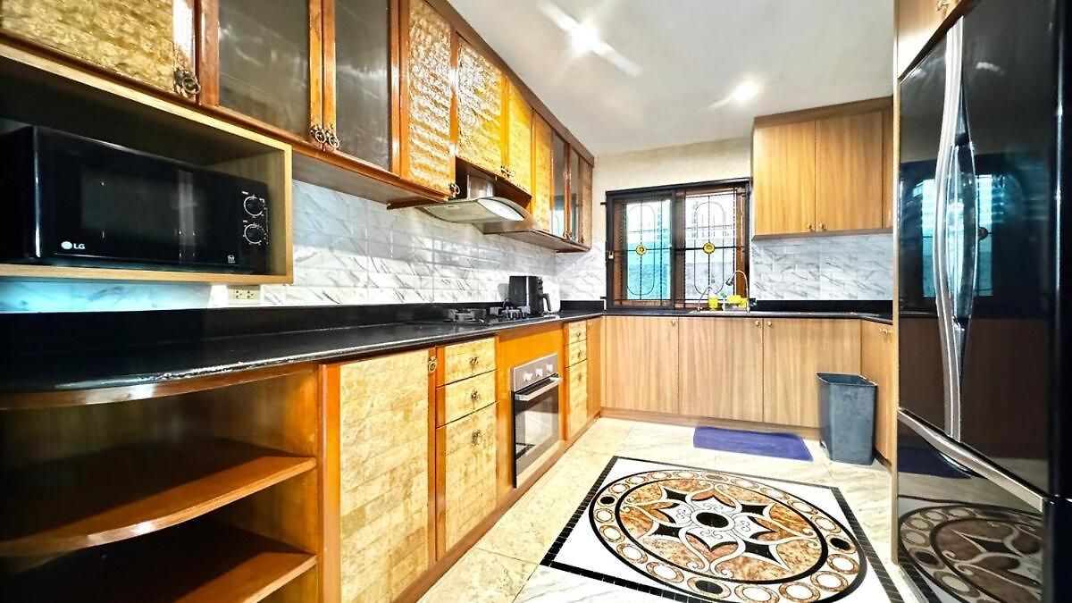 Luxury 5 Bedroom Thaibali Near Walking Street Villa Pattaya
