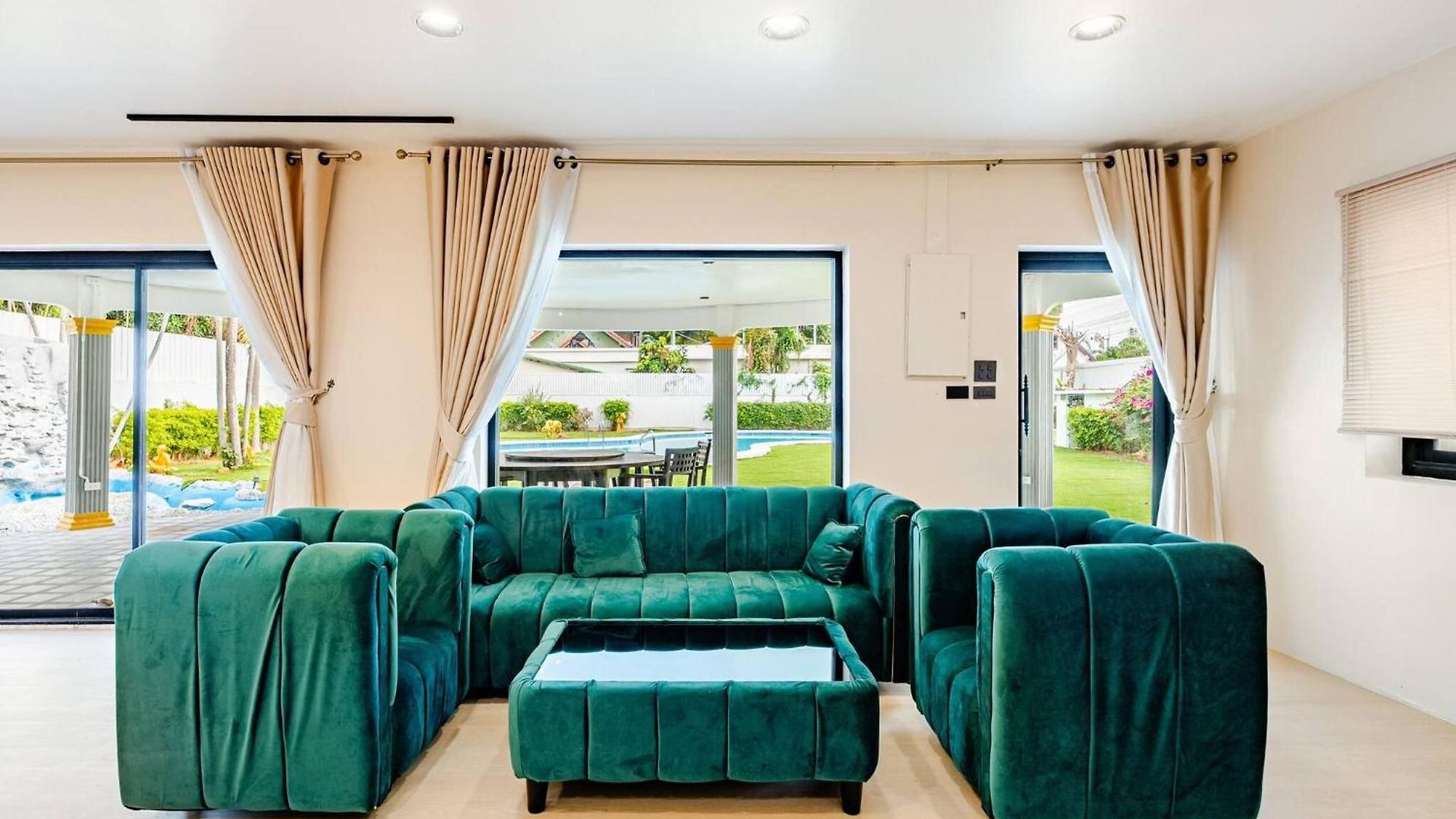 Luxury 5 Bedroom Private Party Pool Villa Pattaya