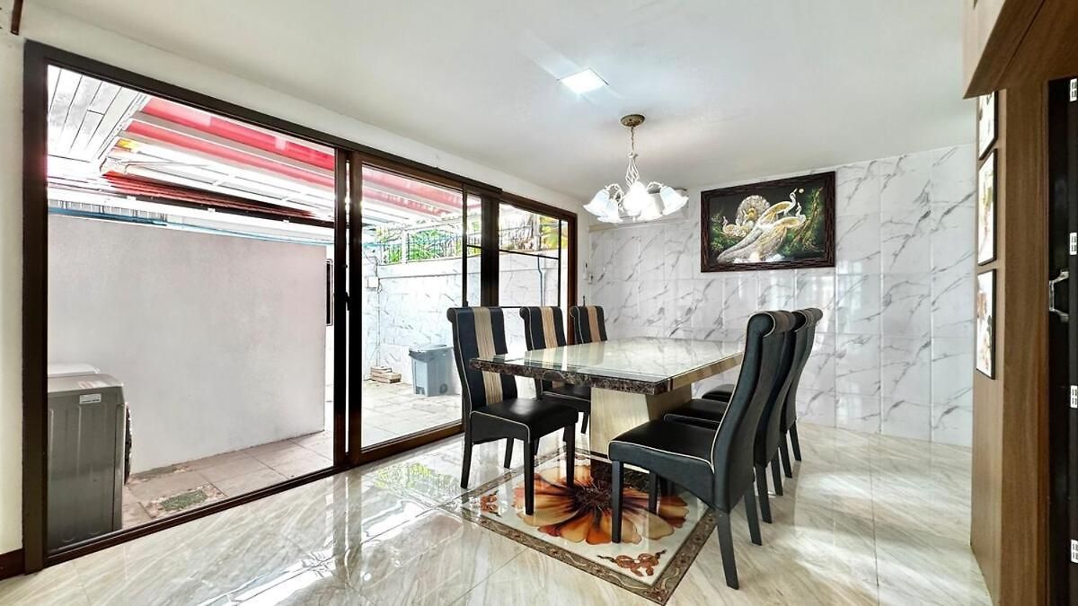 Luxury 5 Bedroom Thaibali Near Walking Street Villa Pattaya