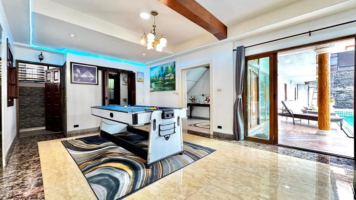 Luxury 5 Bedroom Thaibali Near Walking Street Villa *