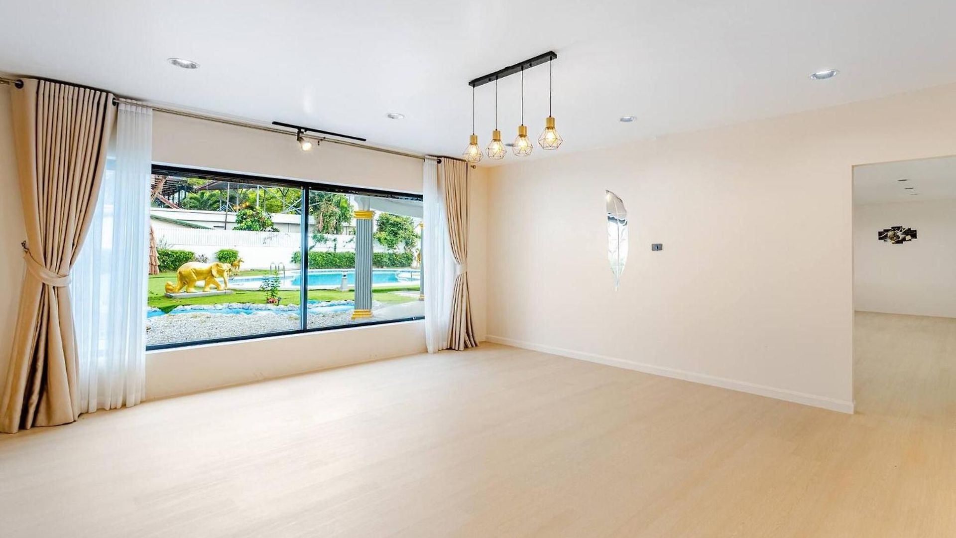 Luxury 5 Bedroom Private Party Pool