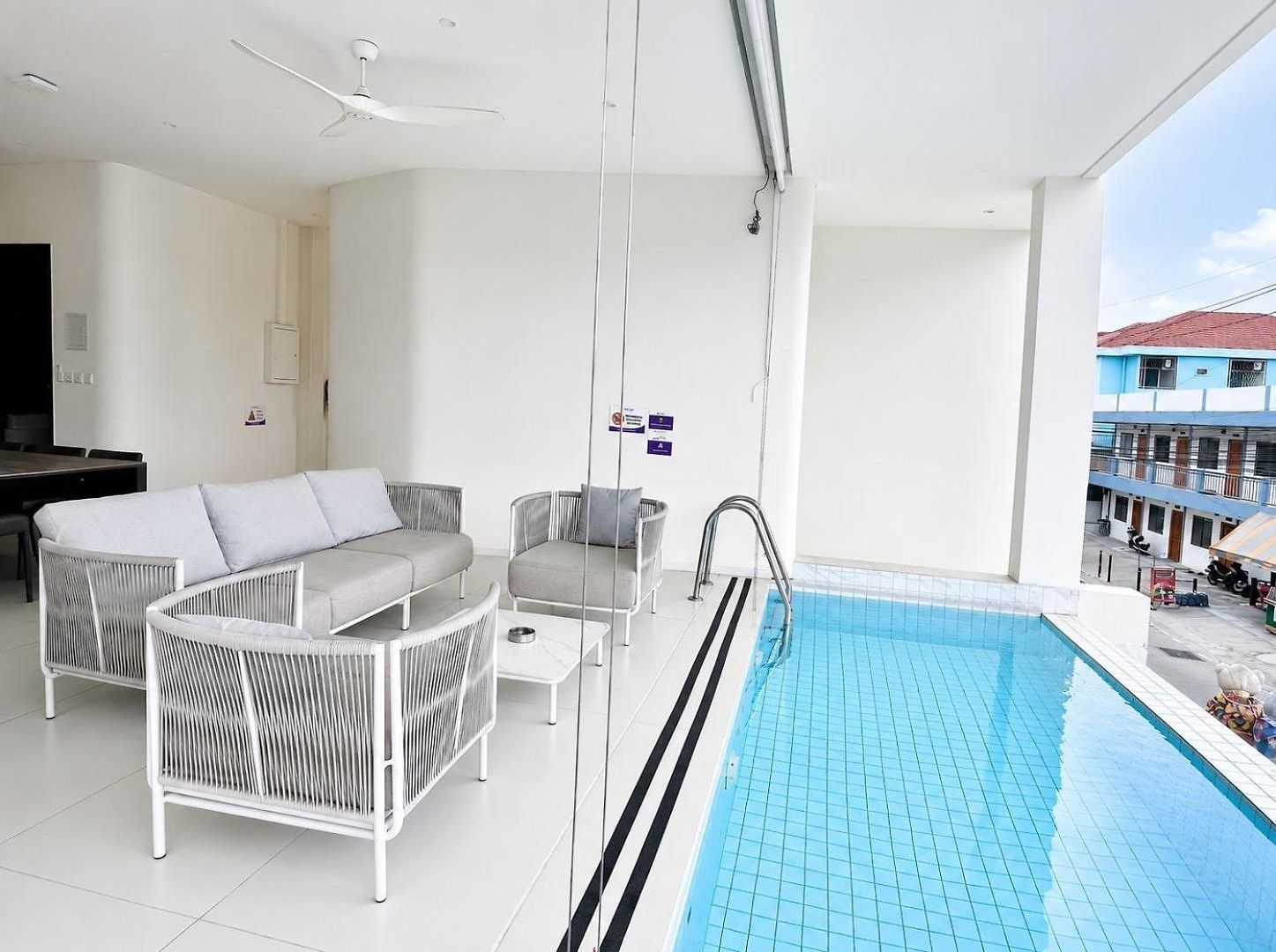 Happy House Pool