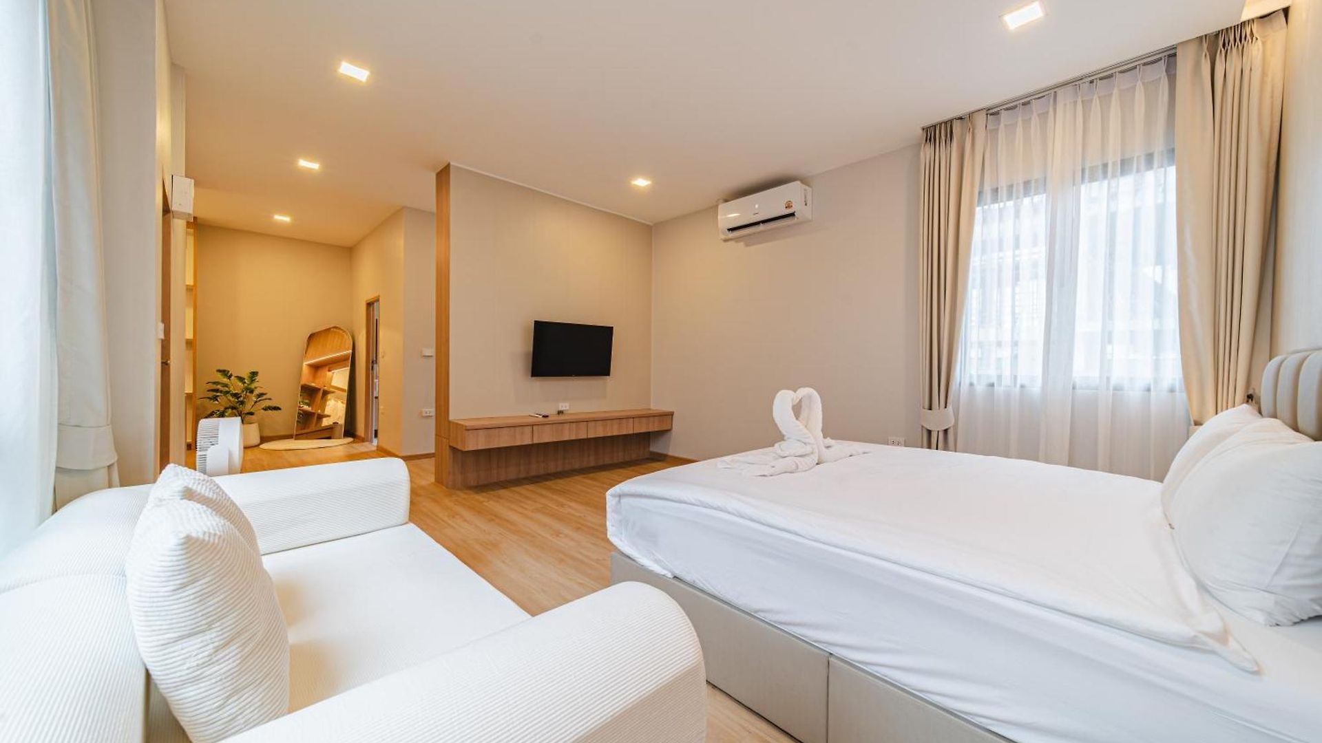 Villa Serene Pool 2 *