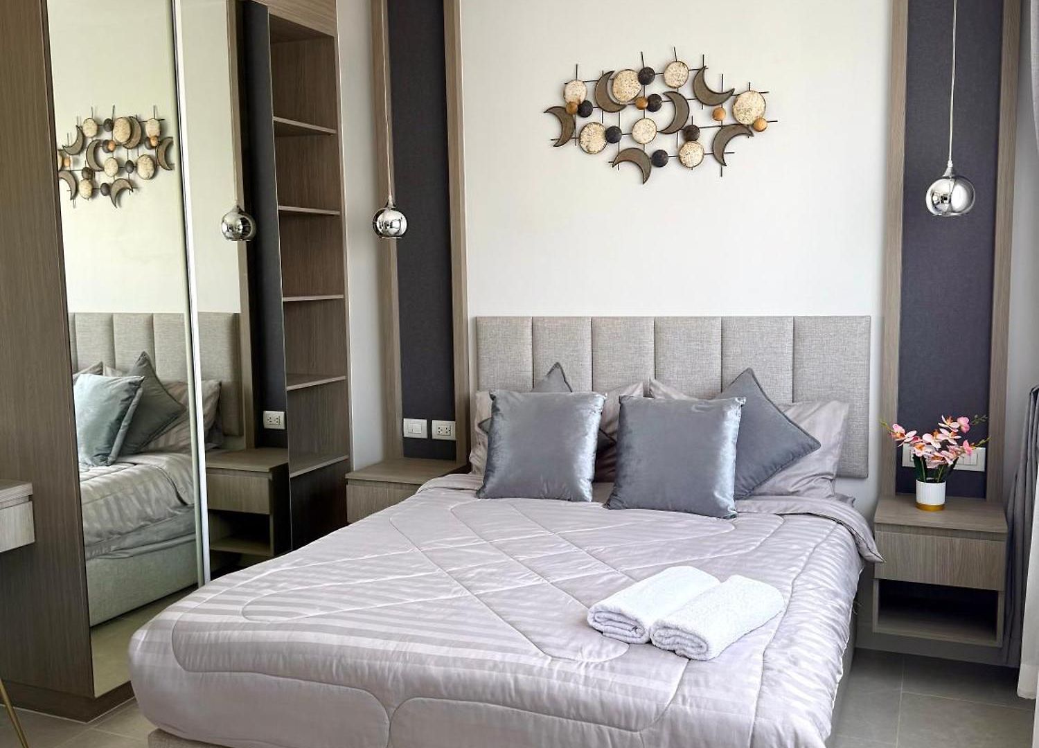Zensiri Luxury Privat Pool Prime Midtown