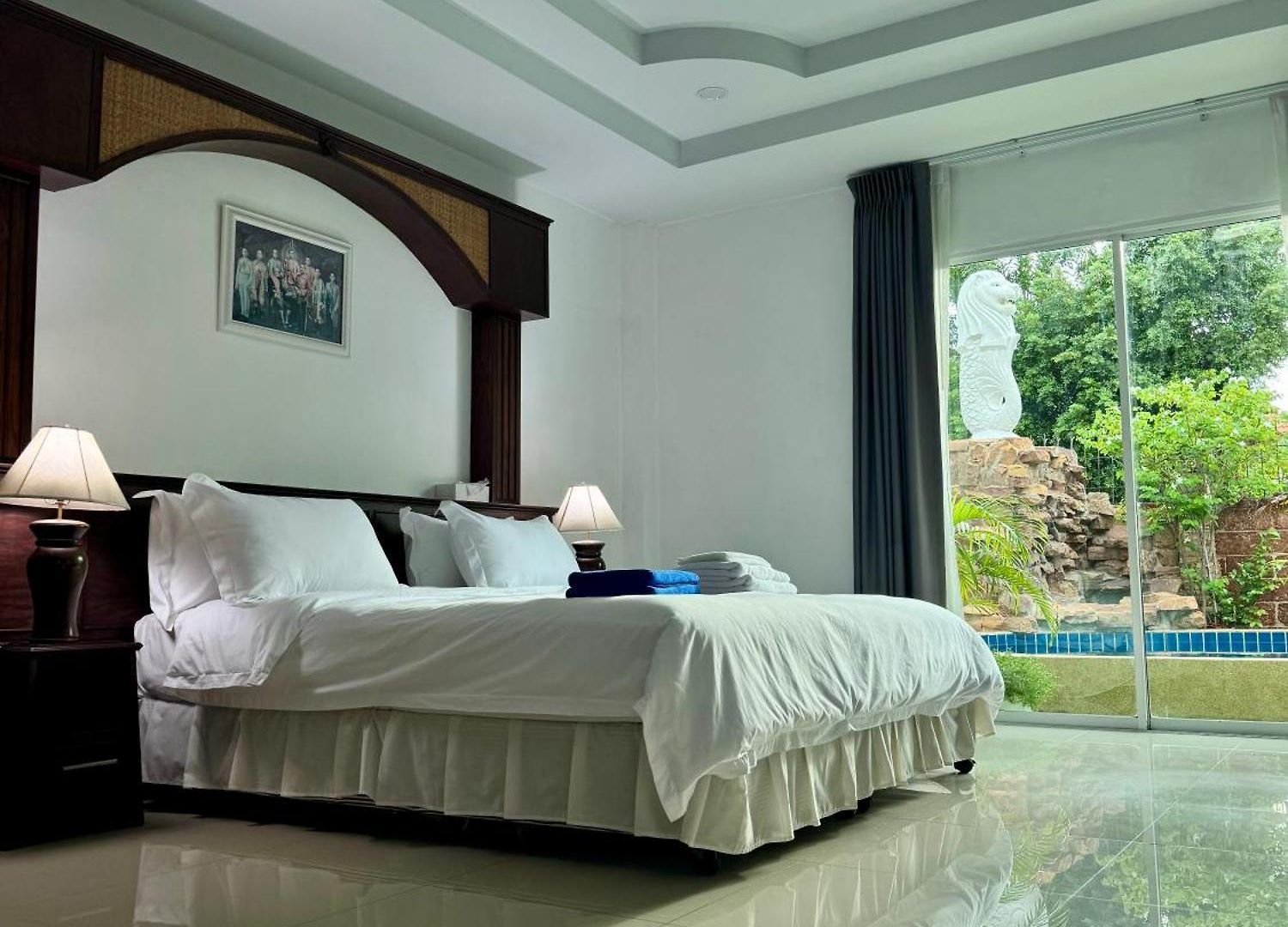 Villa Lion Queen 5-bedroom Pool