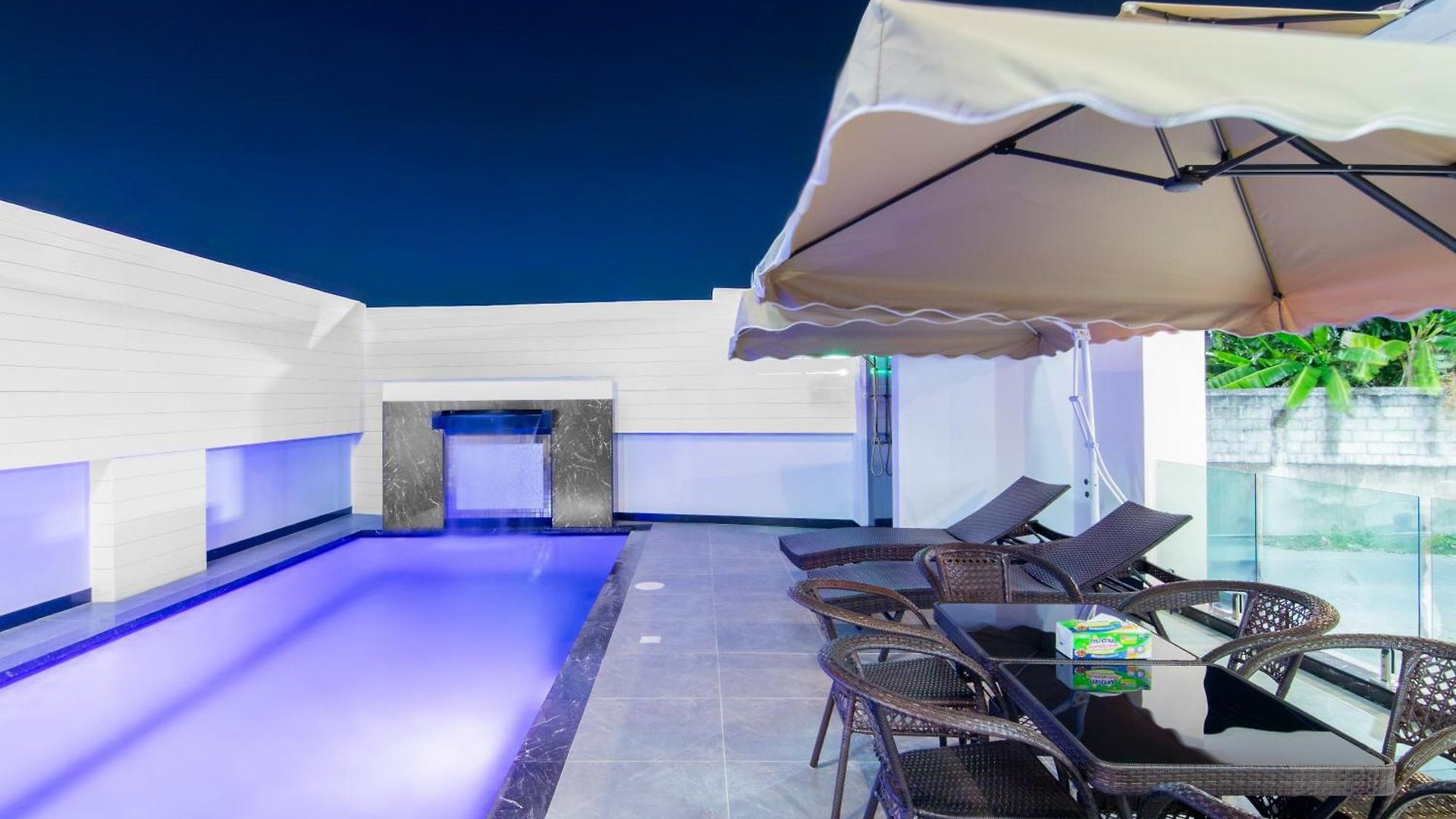 Villa Pool *