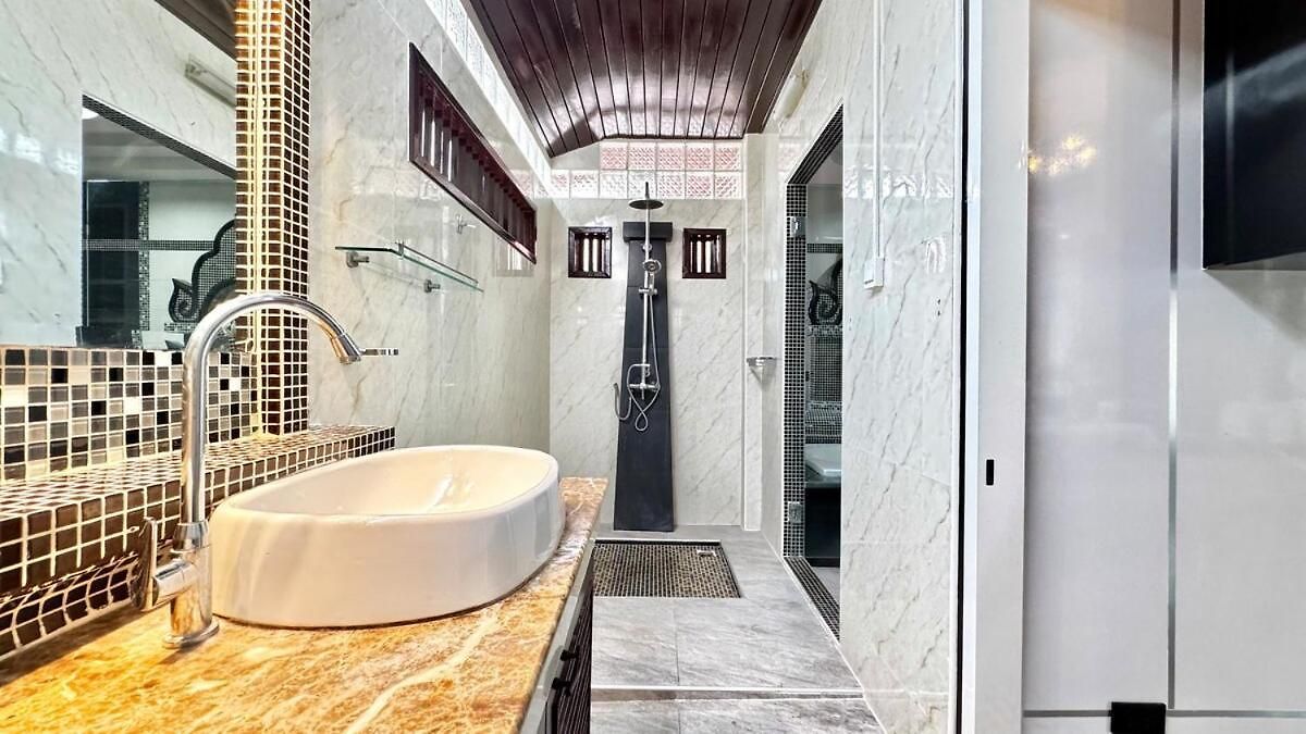 Luxury 5 Bedroom Thaibali Near Walking Street Villa