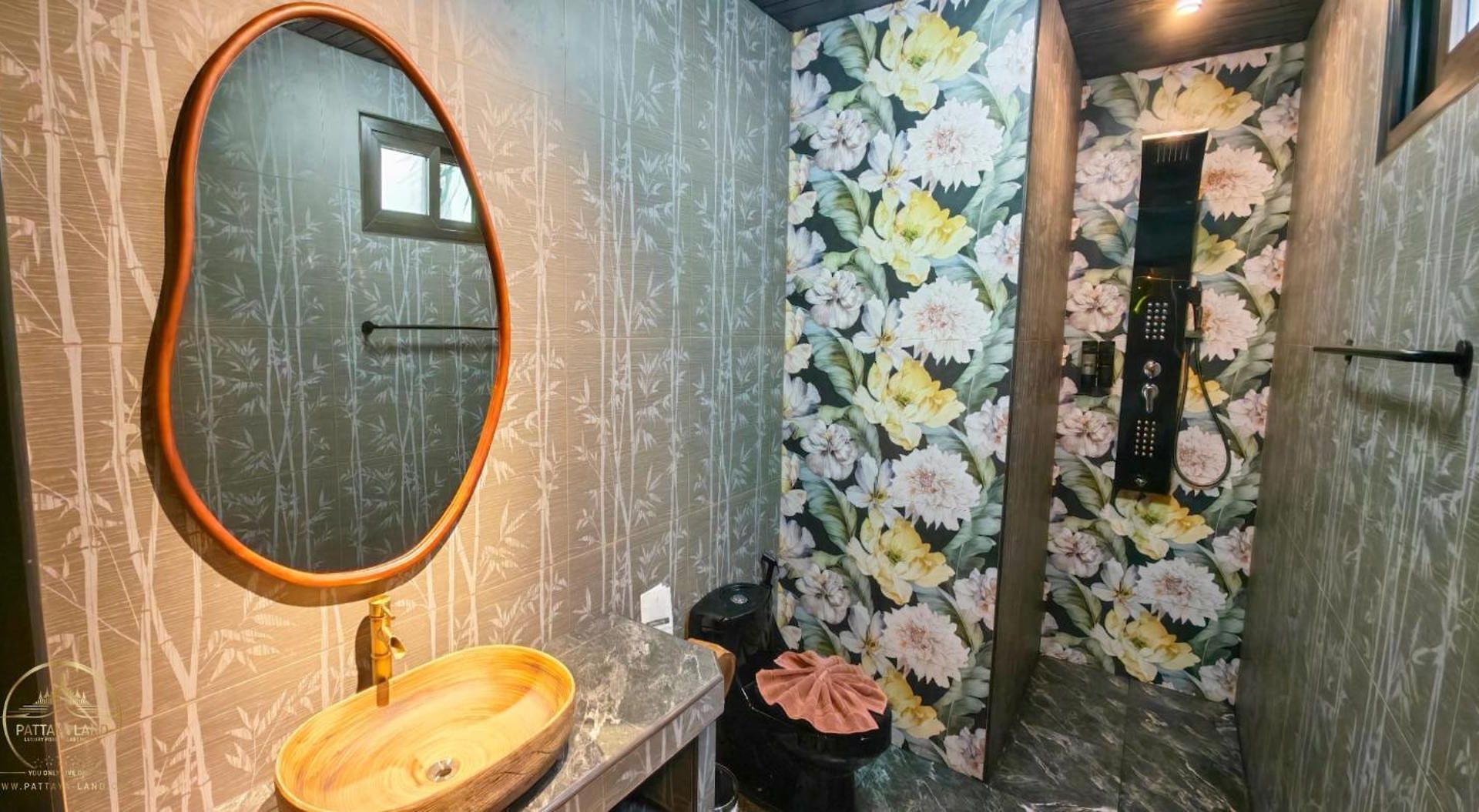 Manjiland Luxury Pool Walking Street