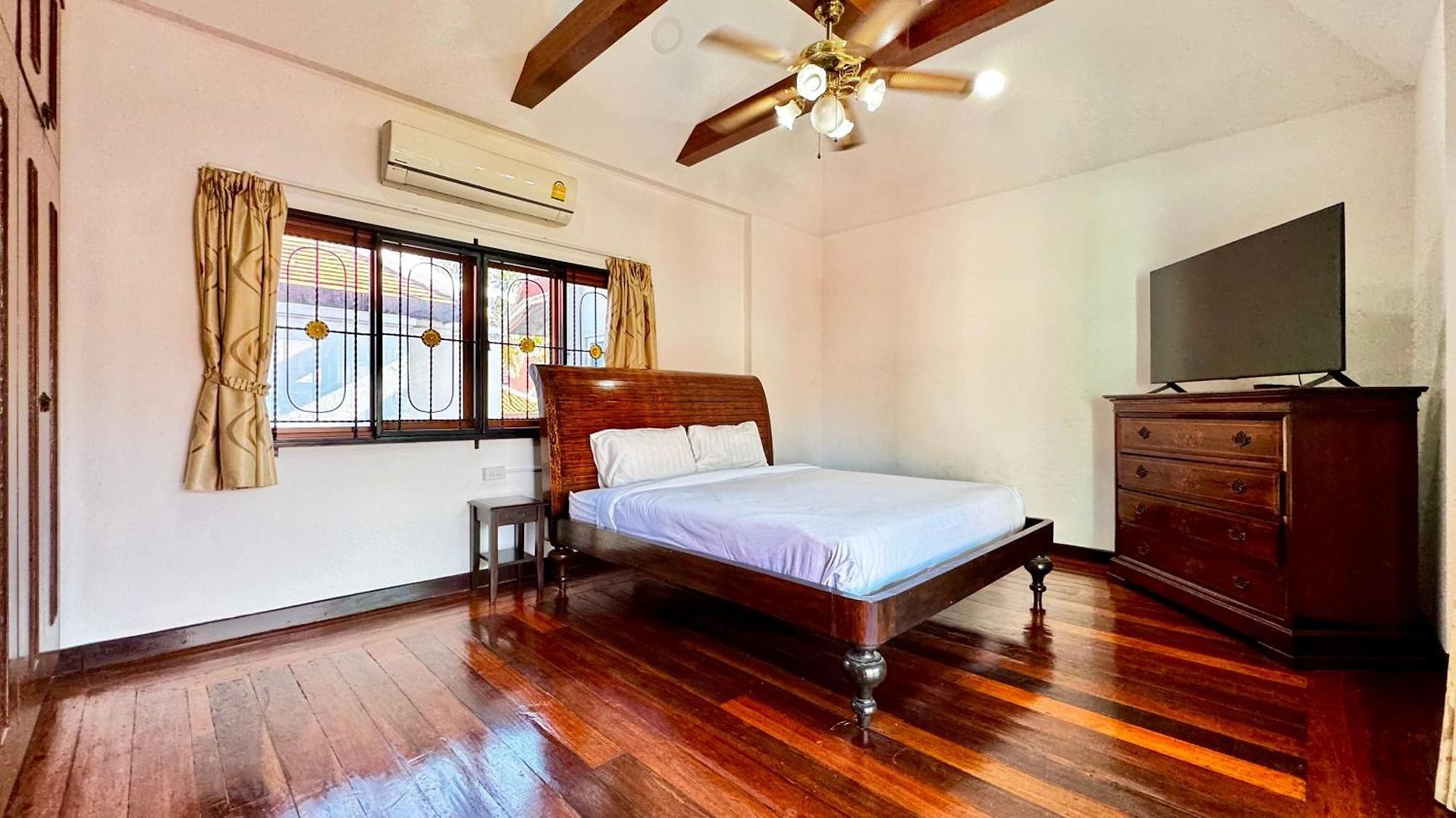 Luxury 5 Bedroom Thaibali Near Walking Street Villa *