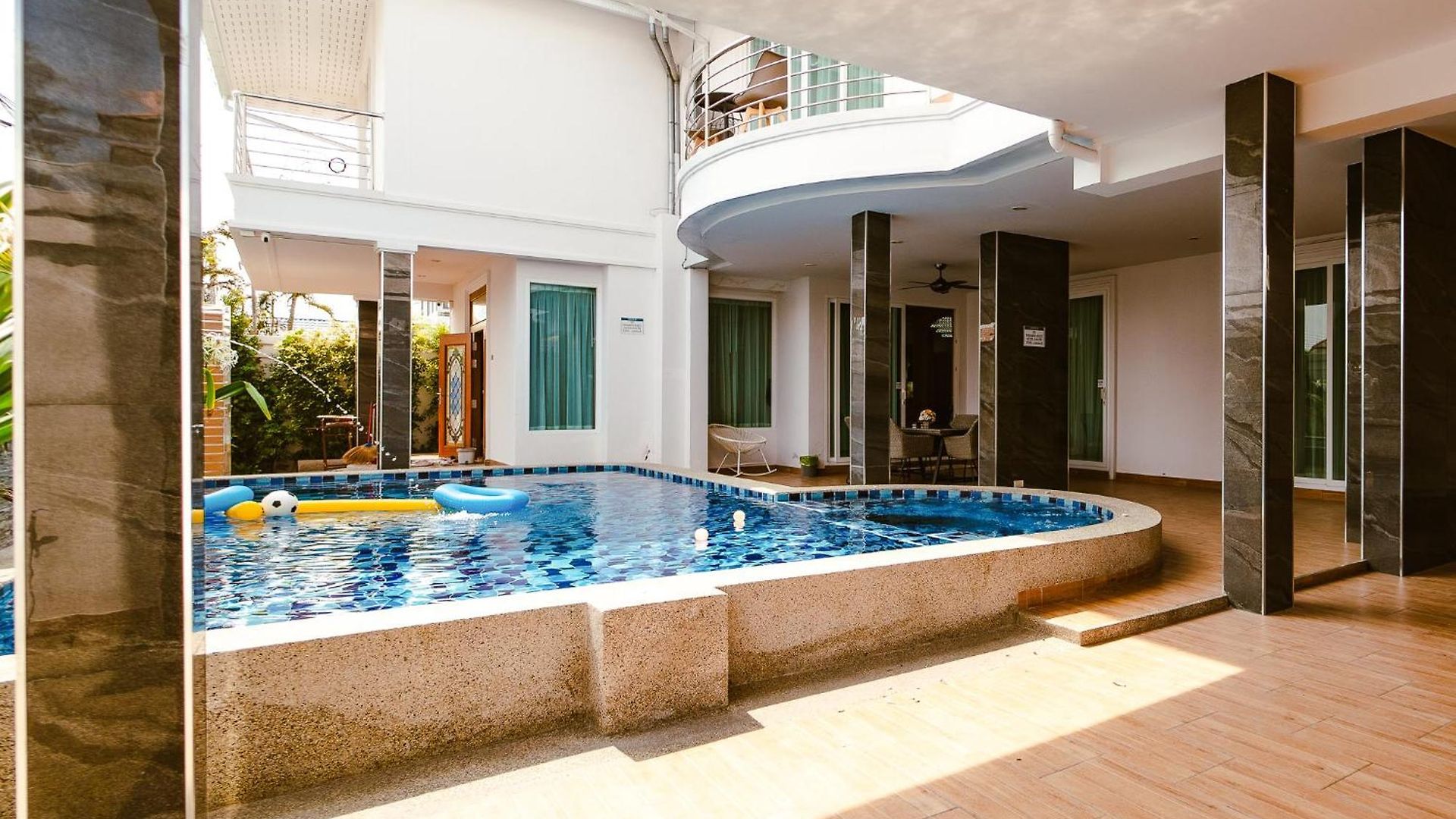 Lagoon 8bhk Luxury Pool