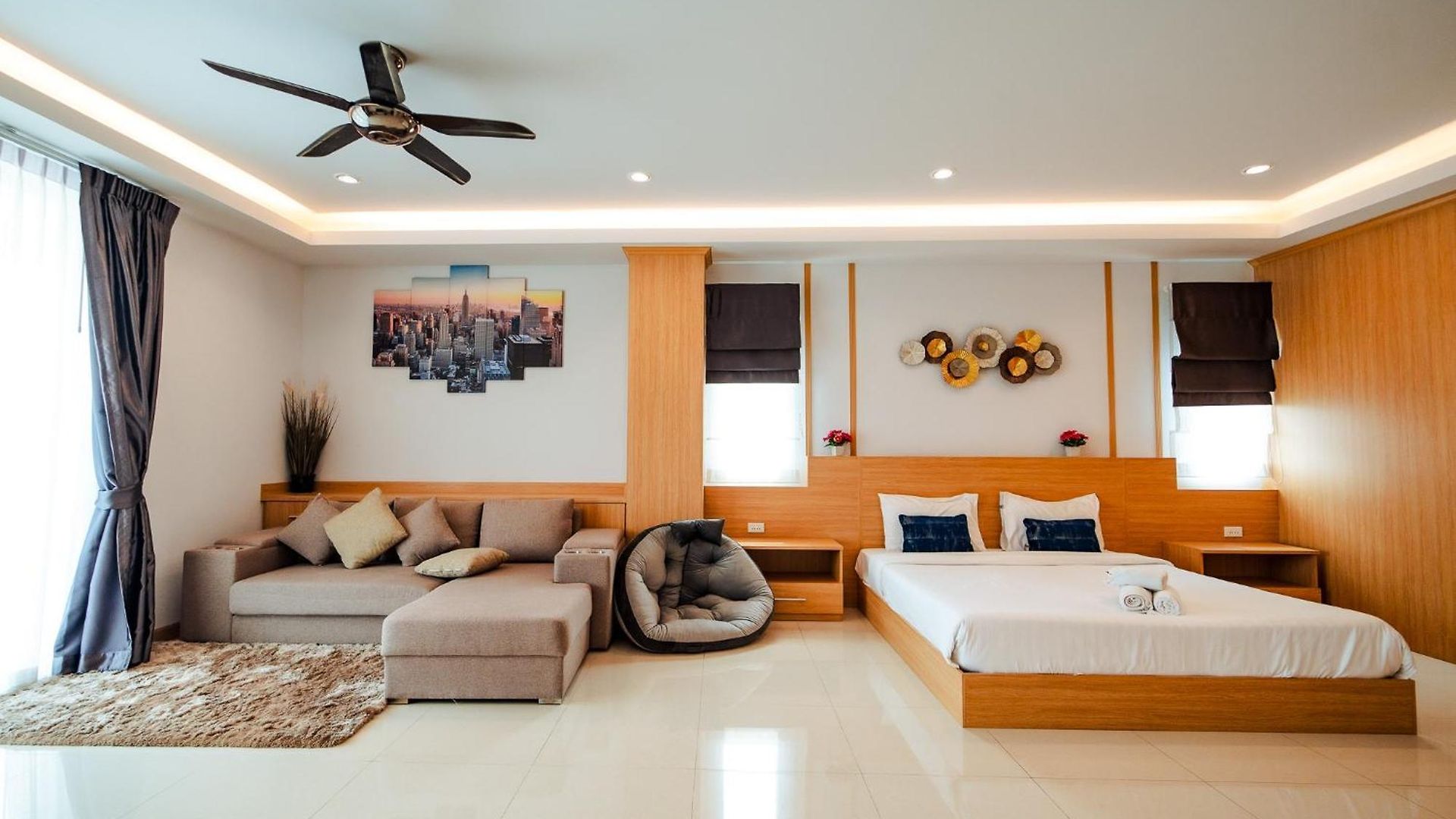 Lagoon 8bhk Luxury Pool