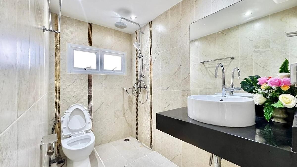 Luxury 5 Bedroom Thaibali Near Walking Street Villa Pattaya