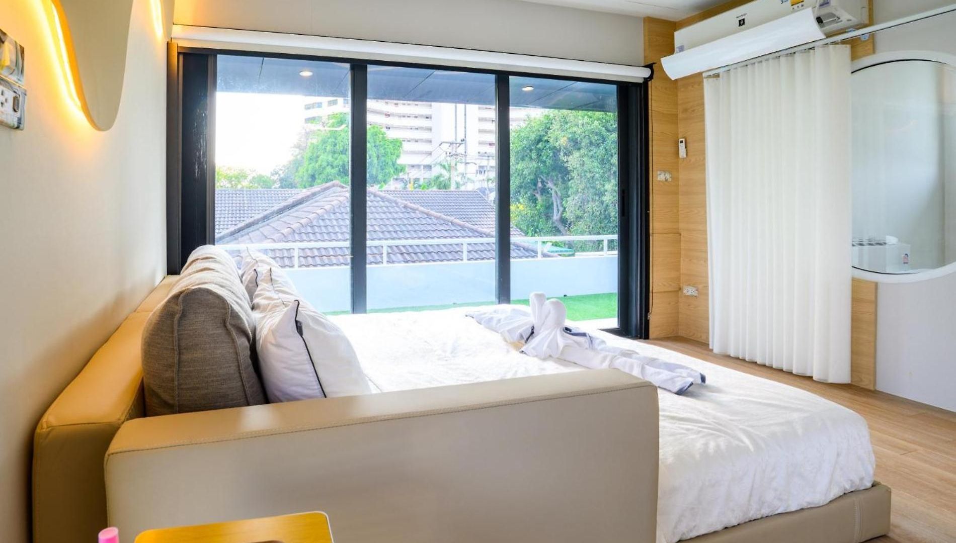 Glass Private Pool * Pattaya