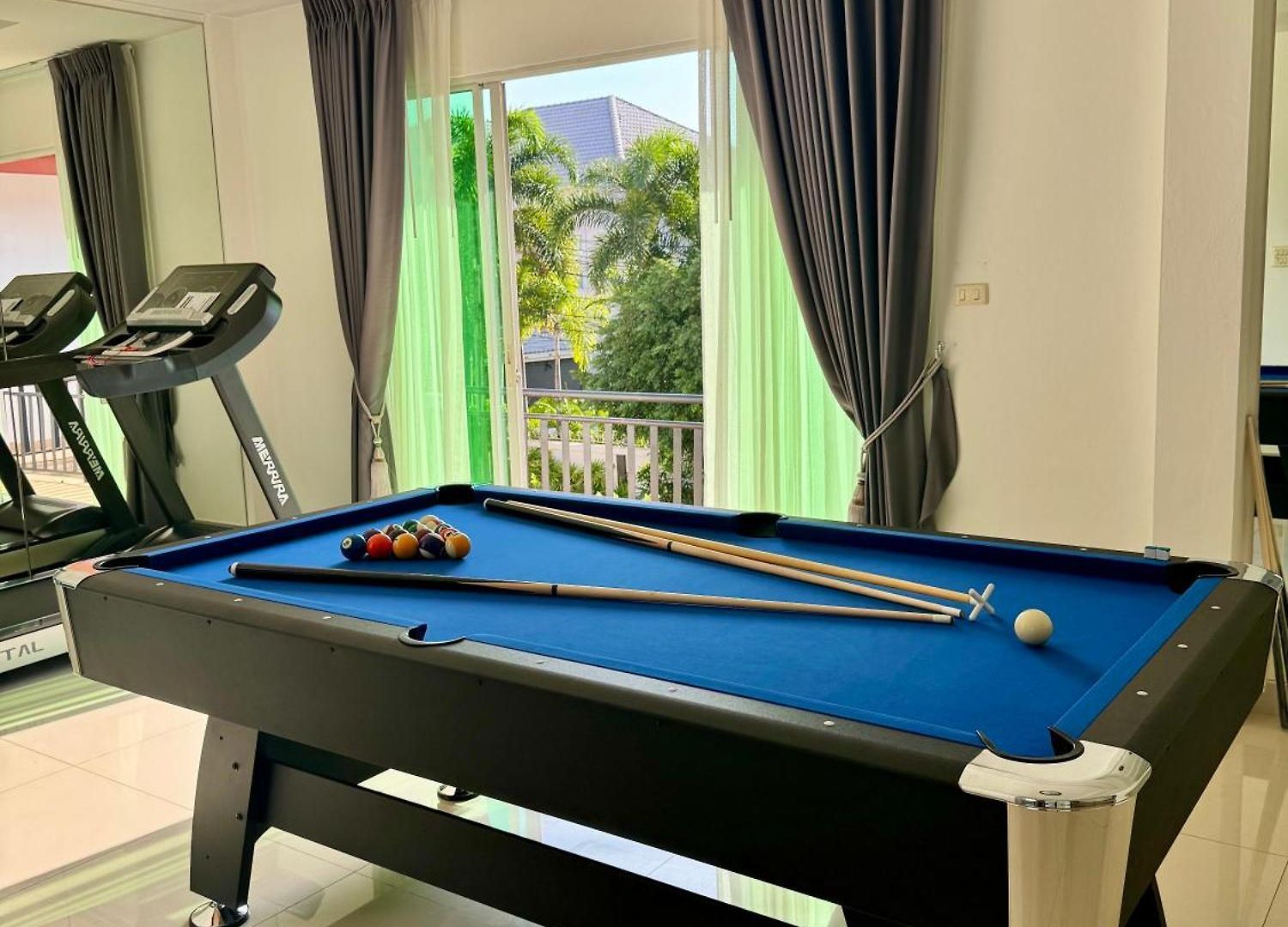 Lion Queen 5-bedroom Pool Villa *