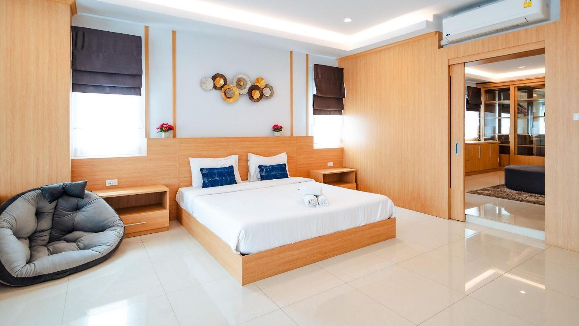 Lagoon 8bhk Luxury Pool