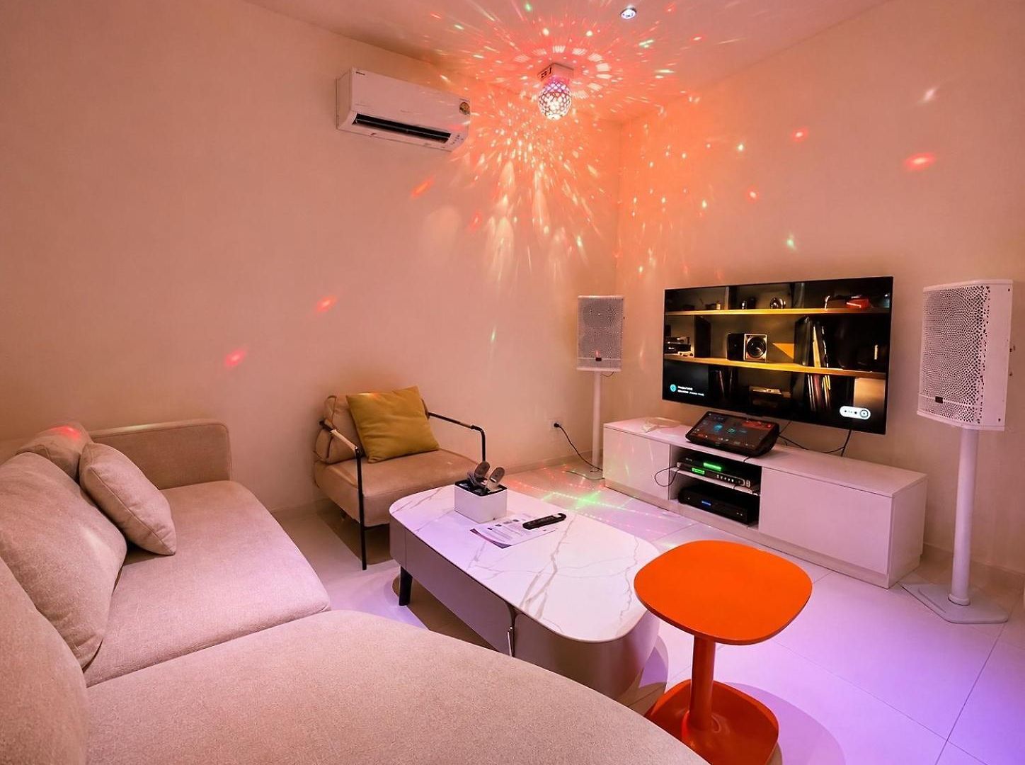 Happy House Pool Villa *