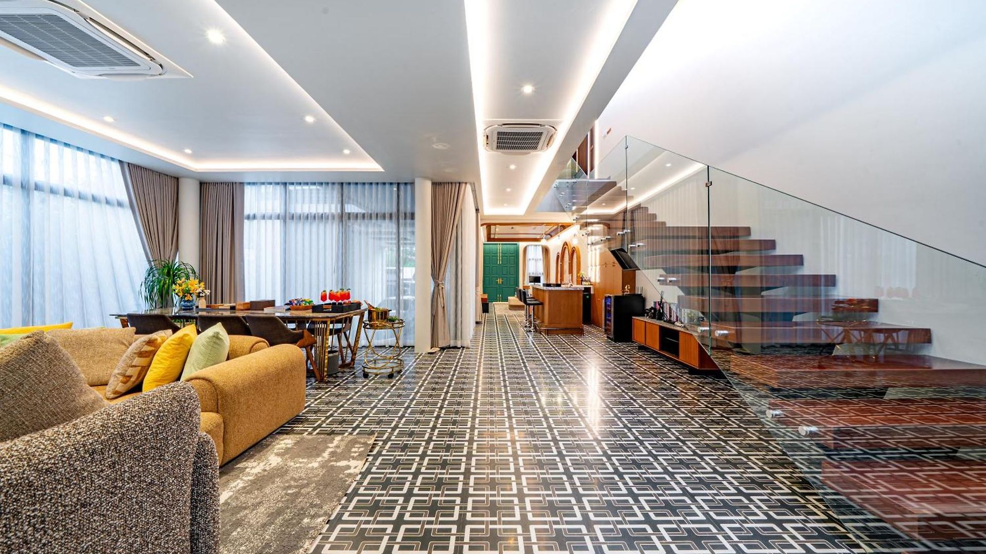 D'amico, Villa Pattaya