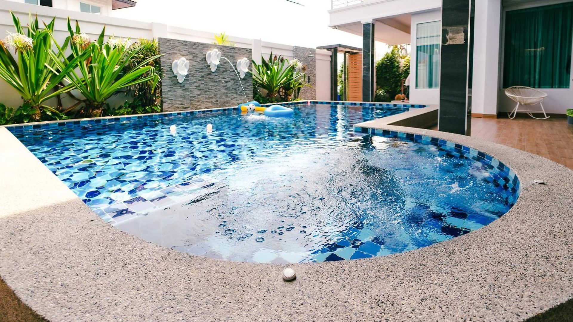 Lagoon 8bhk Luxury Pool Pattaya