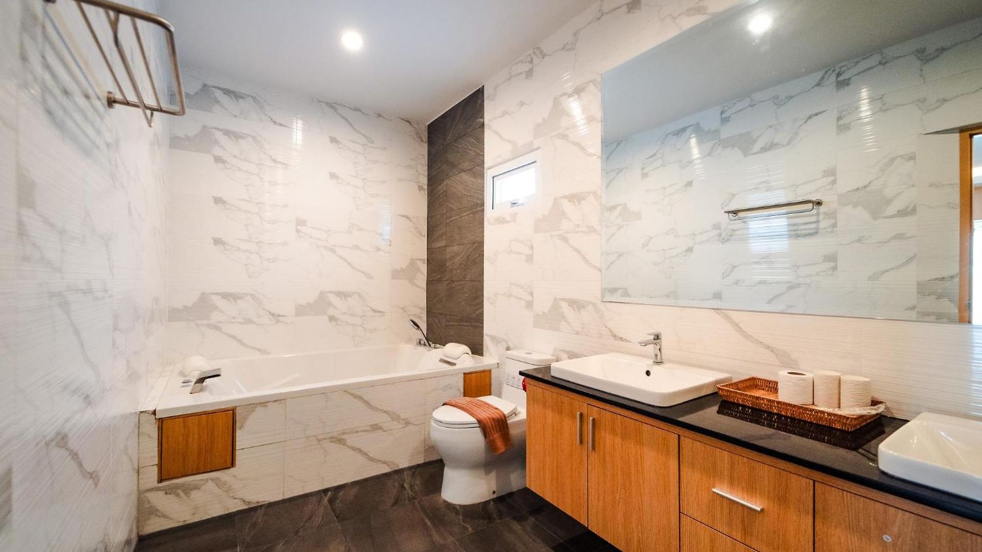 Lagoon 8bhk Luxury Pool Villa
