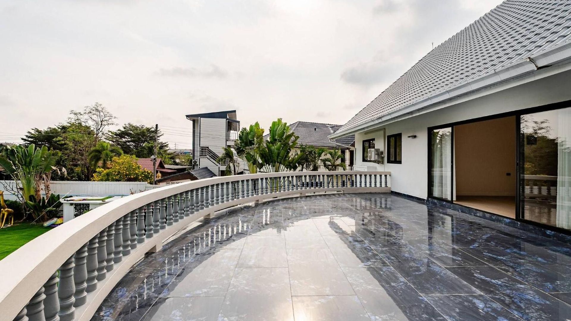 Luxury 5 Bedroom Private Party Pool Pattaya