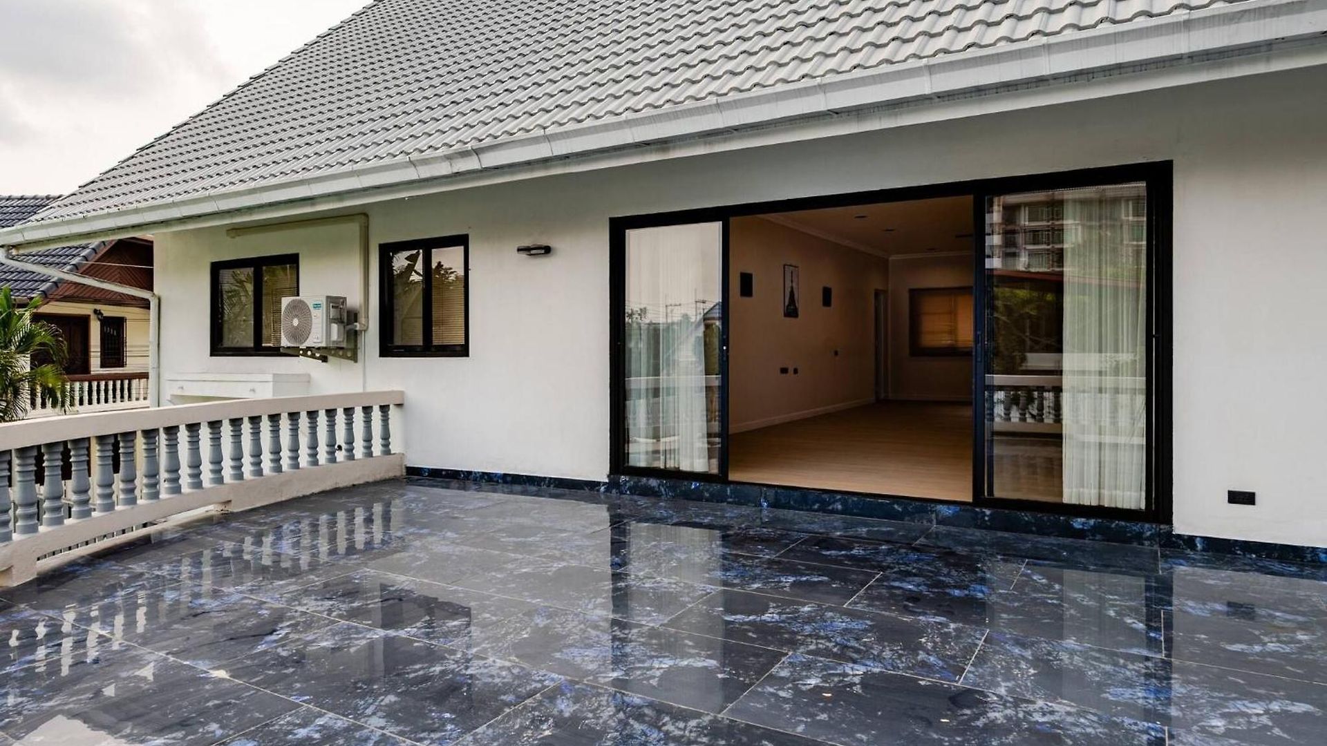 Luxury 5 Bedroom Private Party Pool * Pattaya