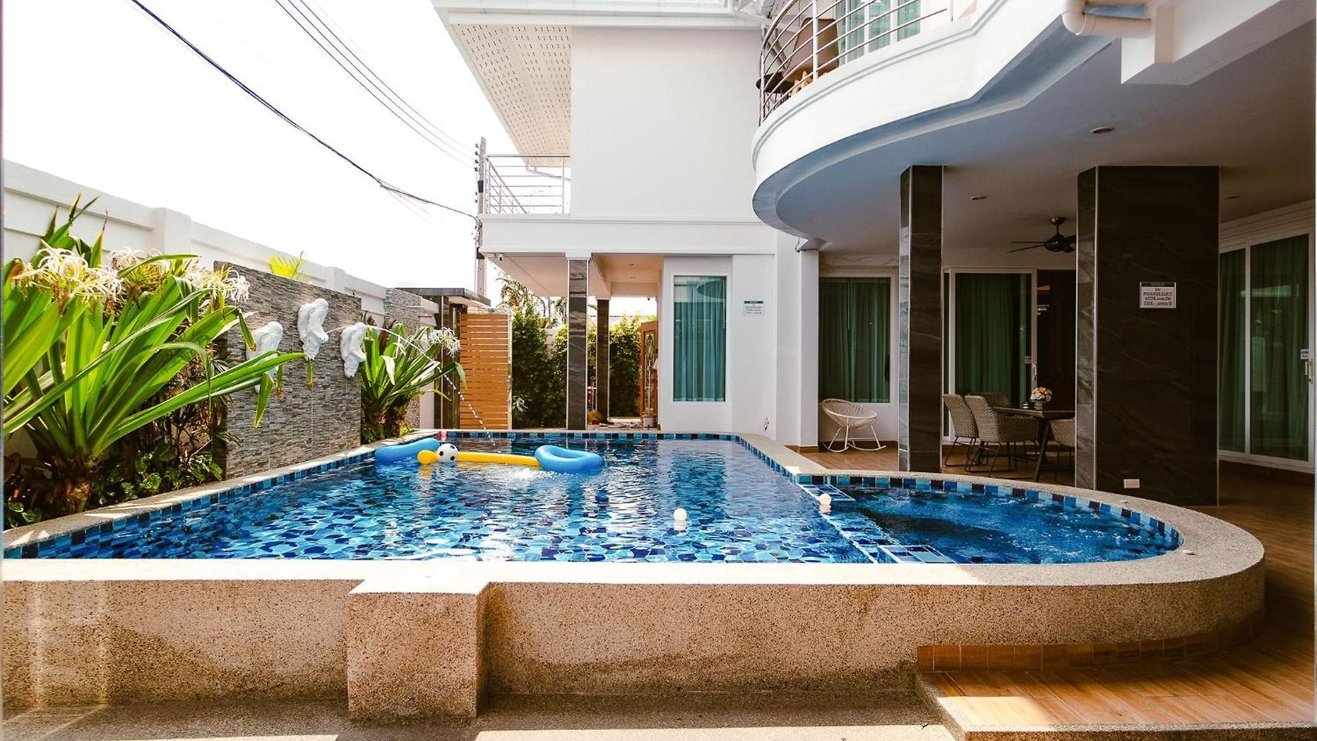 Lagoon 8bhk Luxury Pool Pattaya