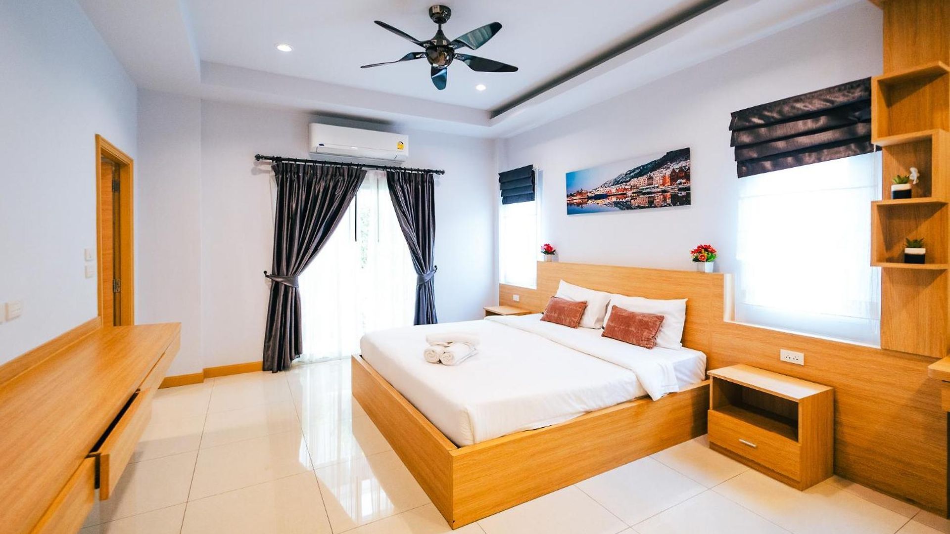 Lagoon 8bhk Luxury Pool