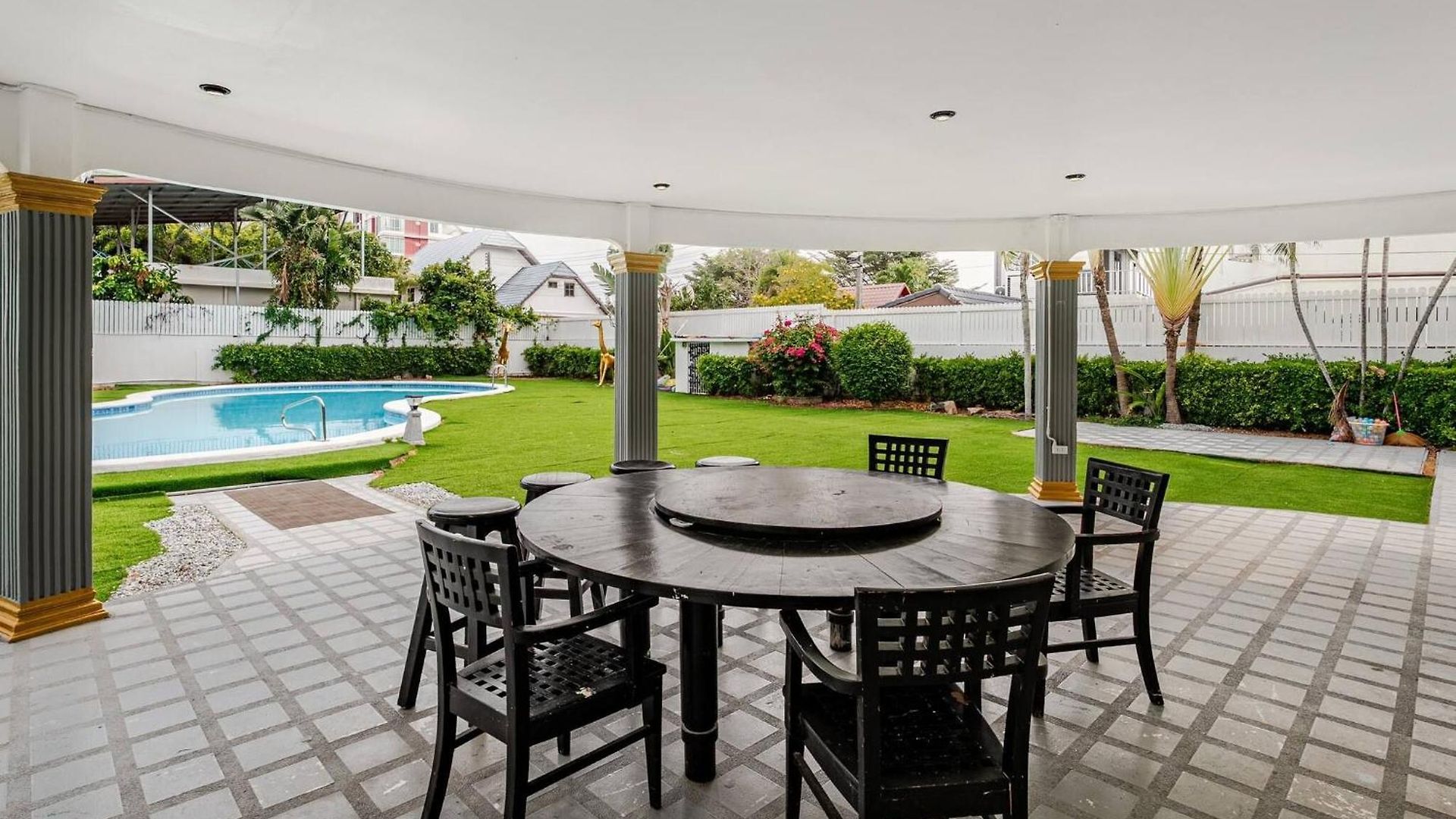 Luxury 5 Bedroom Private Party Pool *