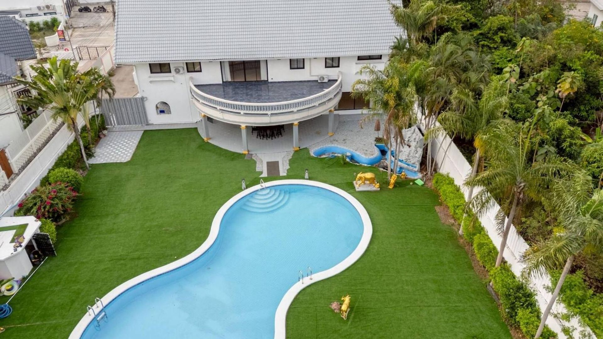 Luxury 5 Bedroom Private Party Pool Pattaya