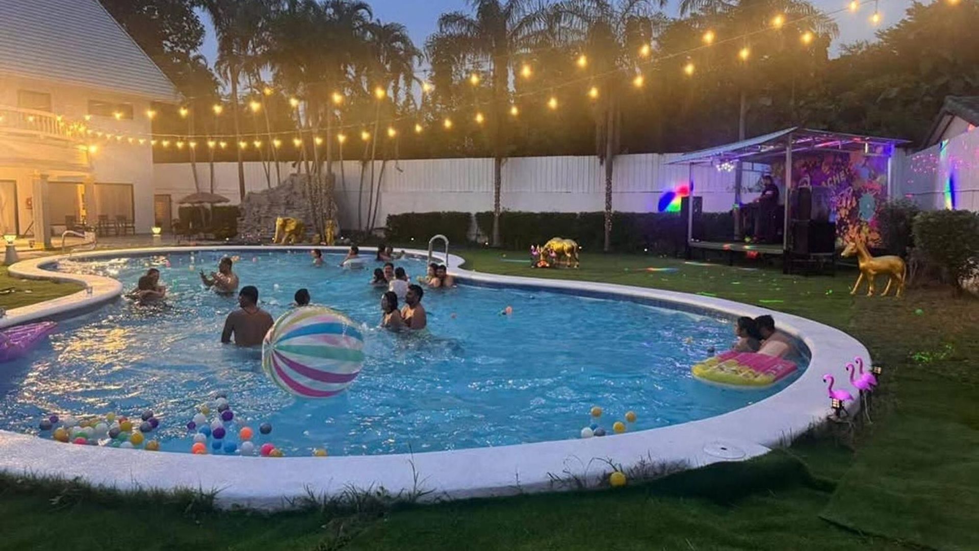 Villa Luxury 5 Bedroom Private Party Pool
