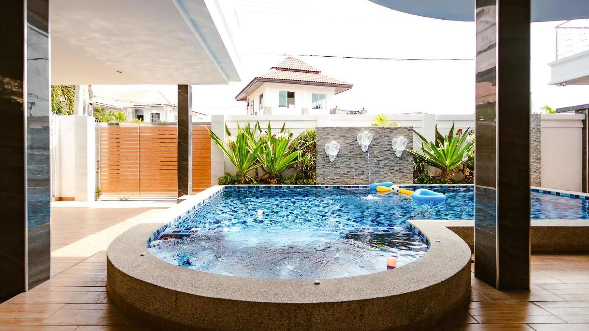 Lagoon 8bhk Luxury Pool *
