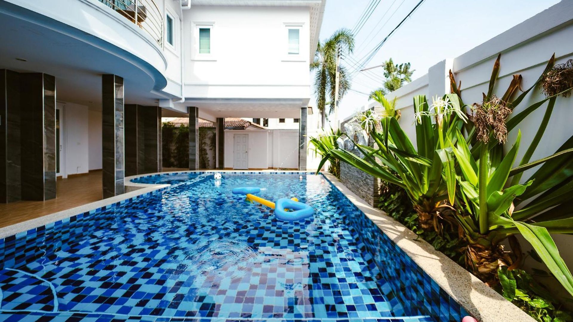 Lagoon 8bhk Luxury Pool Villa *