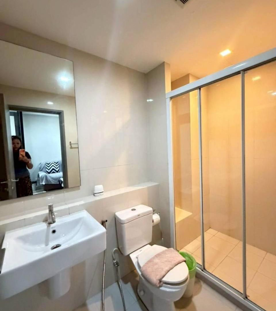 Apartment Next To And Mall *