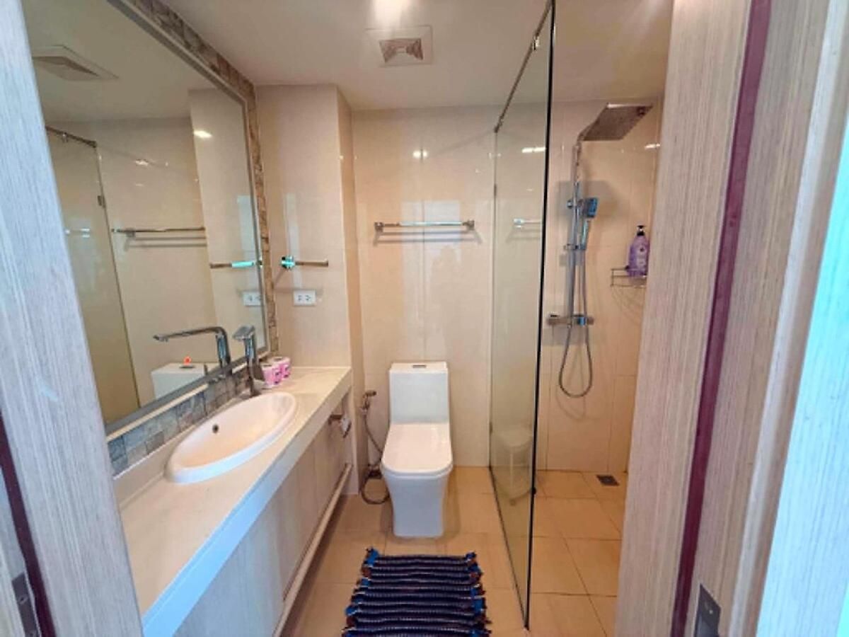 Cozy Entire 7th Floor With View Apartment