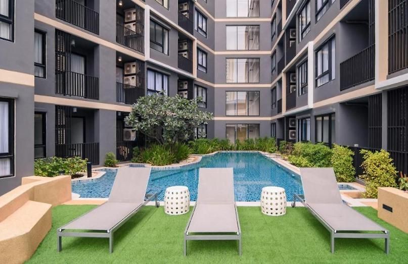 In Downtown With Rooftop Pool Apartment Pattaya