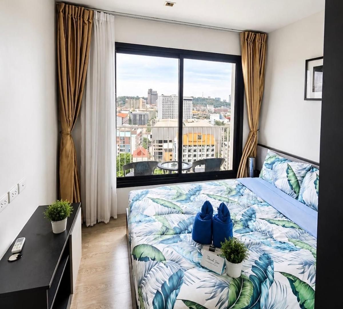 High Floor With Rooftop Pool In * Pattaya